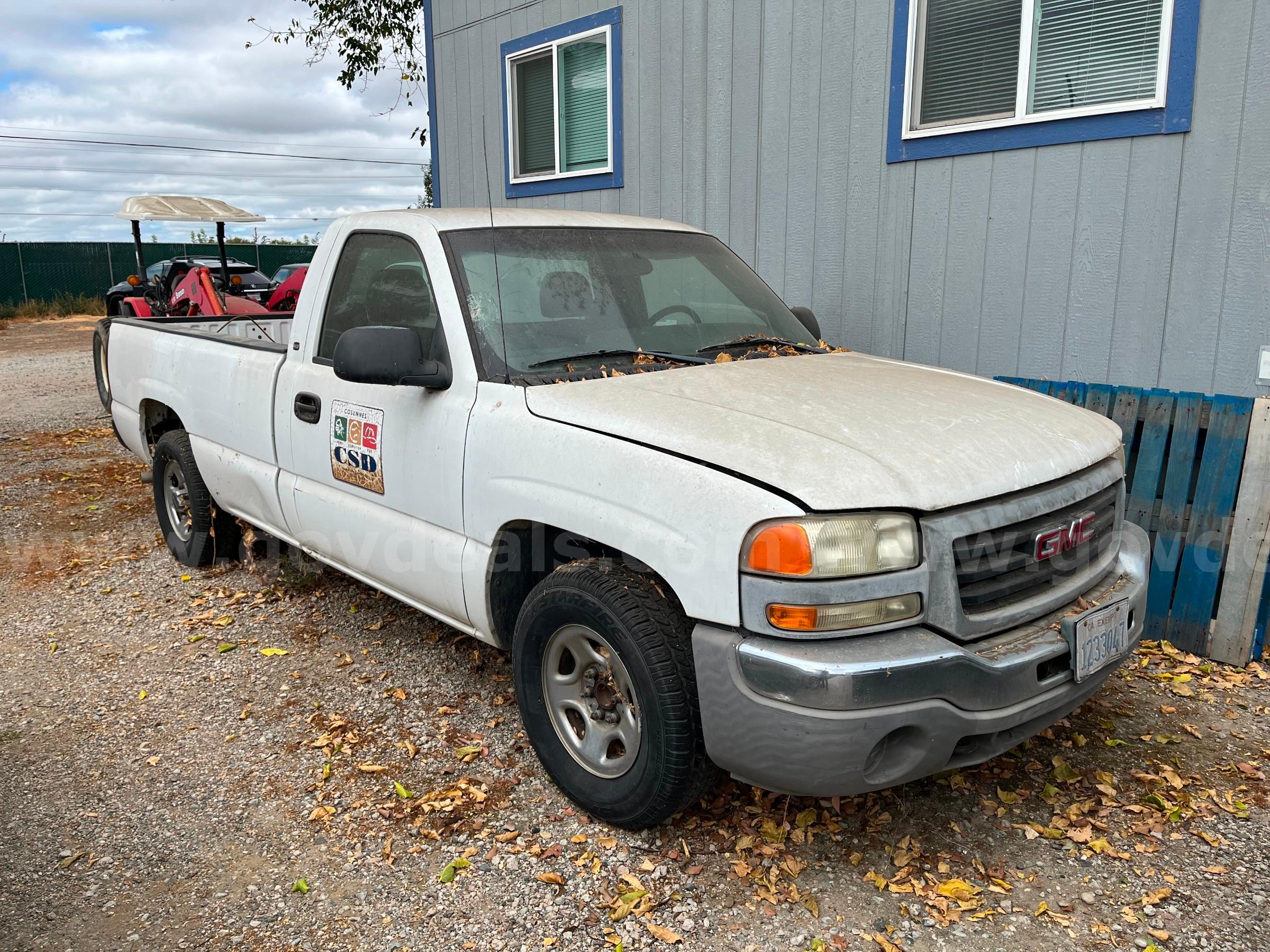 2004 GMC Sierra 1500 Long Bed 2WD GMC Sierra Government Surplus Auction - Photo #3