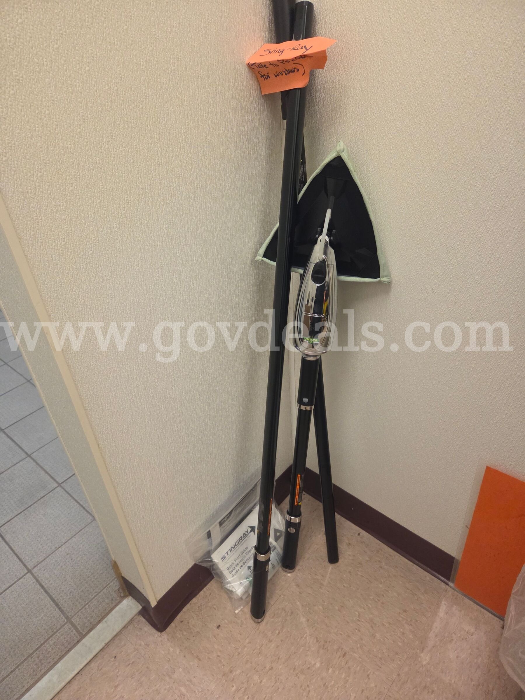 Stingray Window Cleaning Wand   Government Surplus Auction - Primary Photo