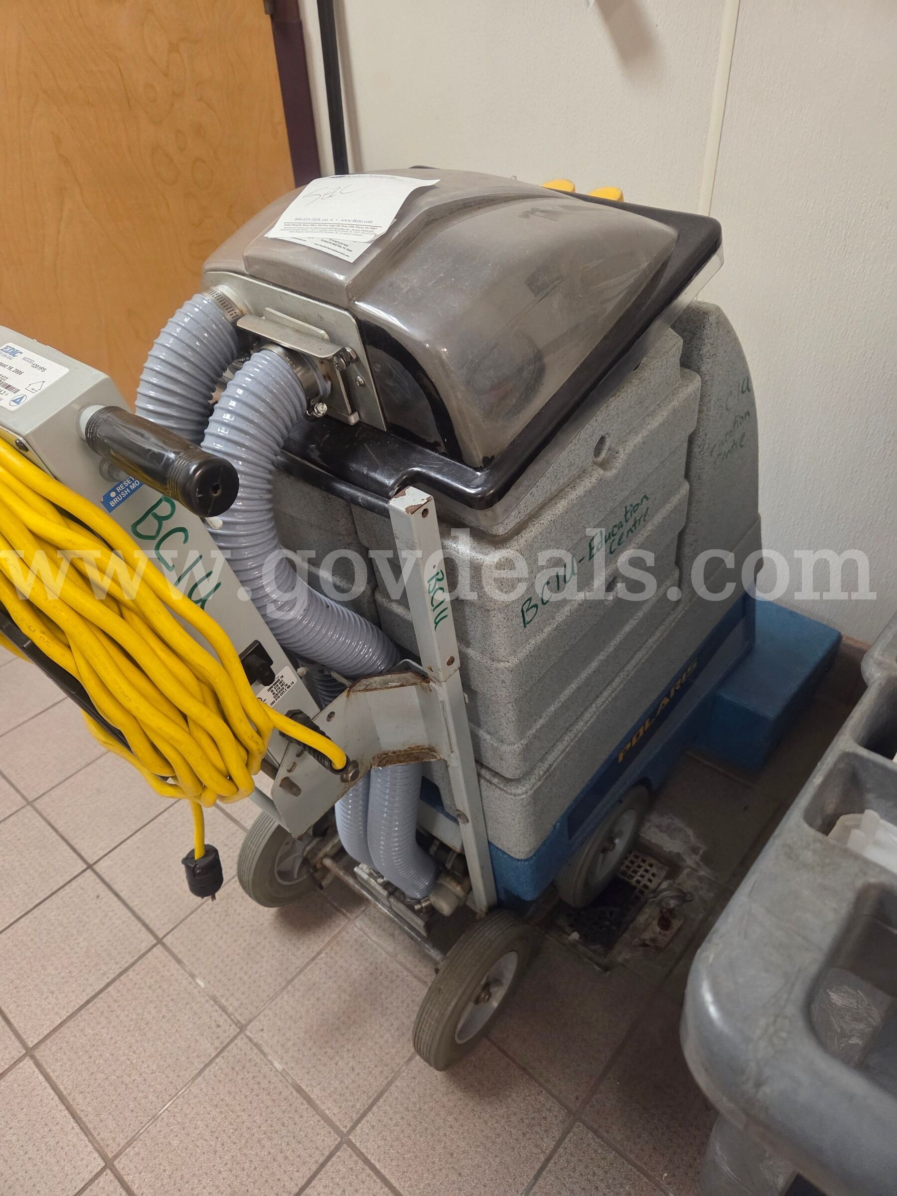 Epic 1201P5 Carpet extractor   Government Surplus Auction - Photo #2