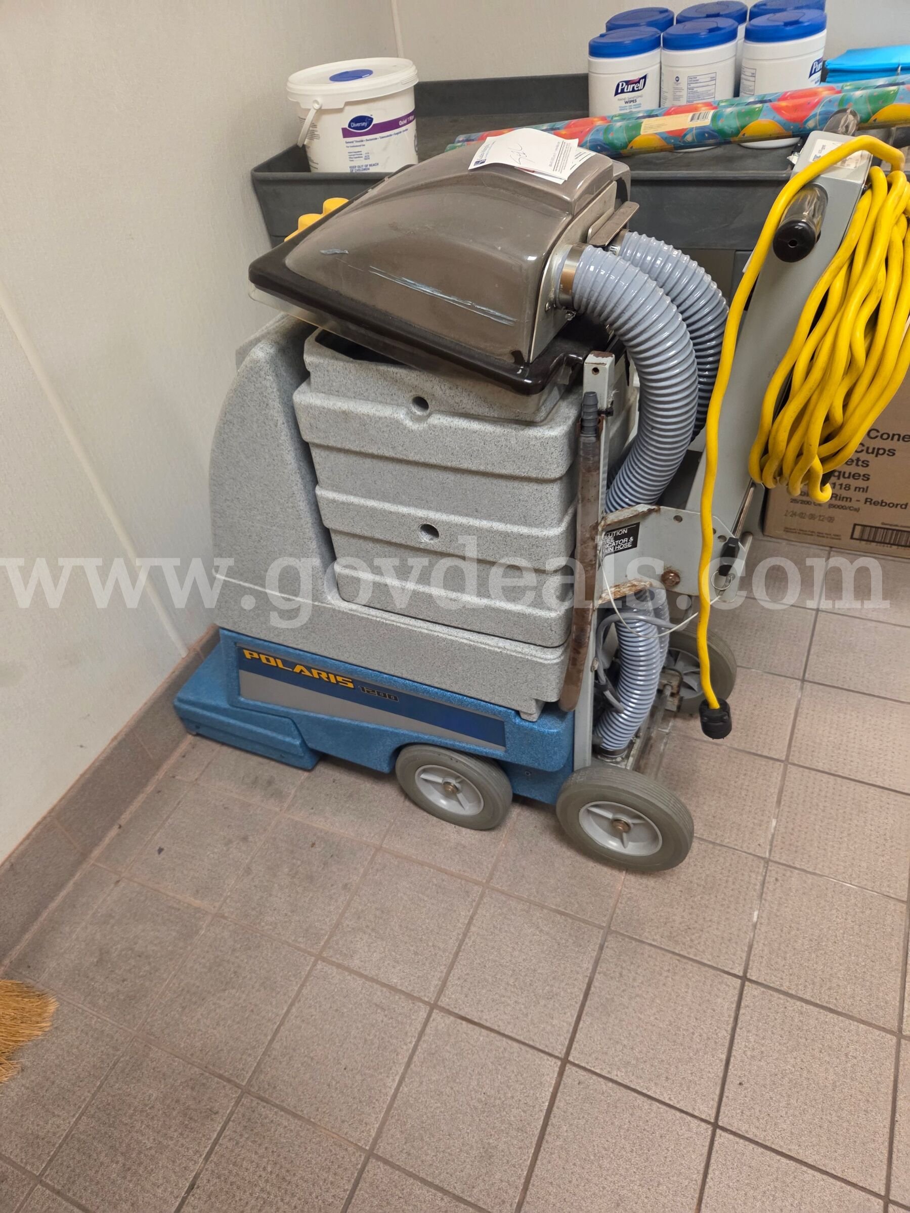 Epic 1201P5 Carpet extractor   Government Surplus Auction - Photo #3