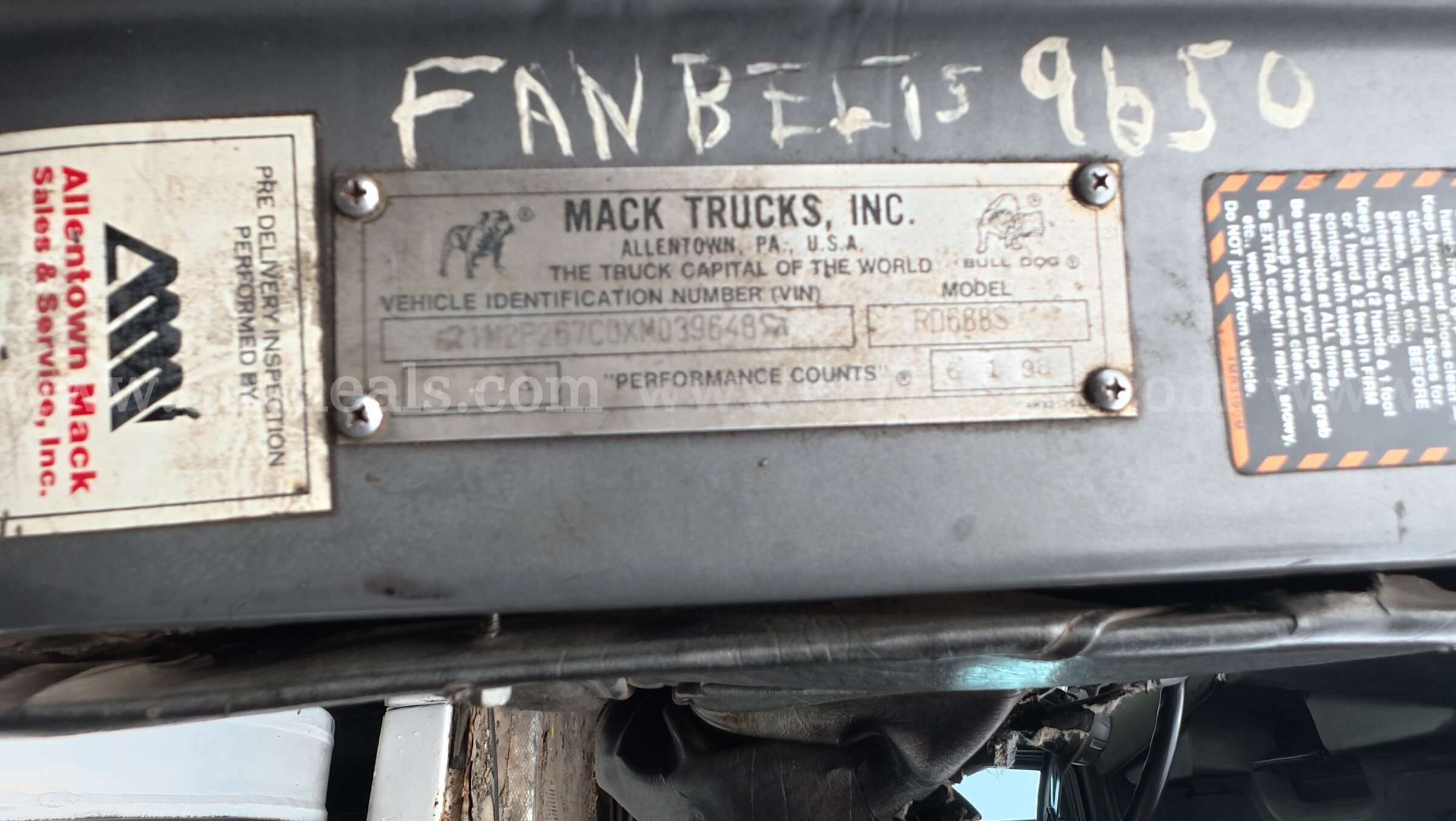 1999 Mack RD688S Roll Off Tri/A Truck Mack RD688S Government Surplus Auction - Photo #5