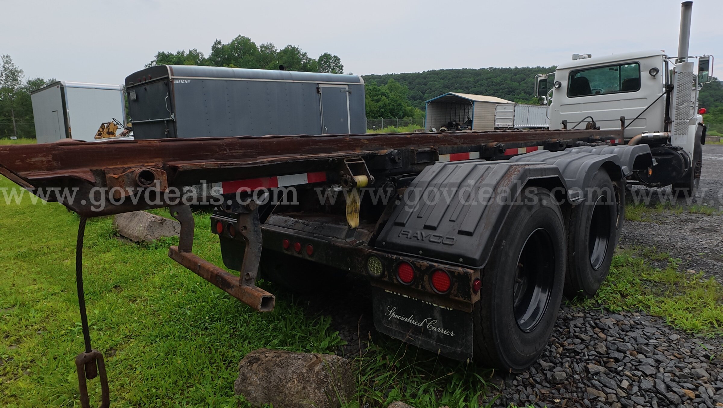 2005 Mack RD688S Tri/A Roll Off Truck Mack RD688S Government Surplus Auction - Photo #2