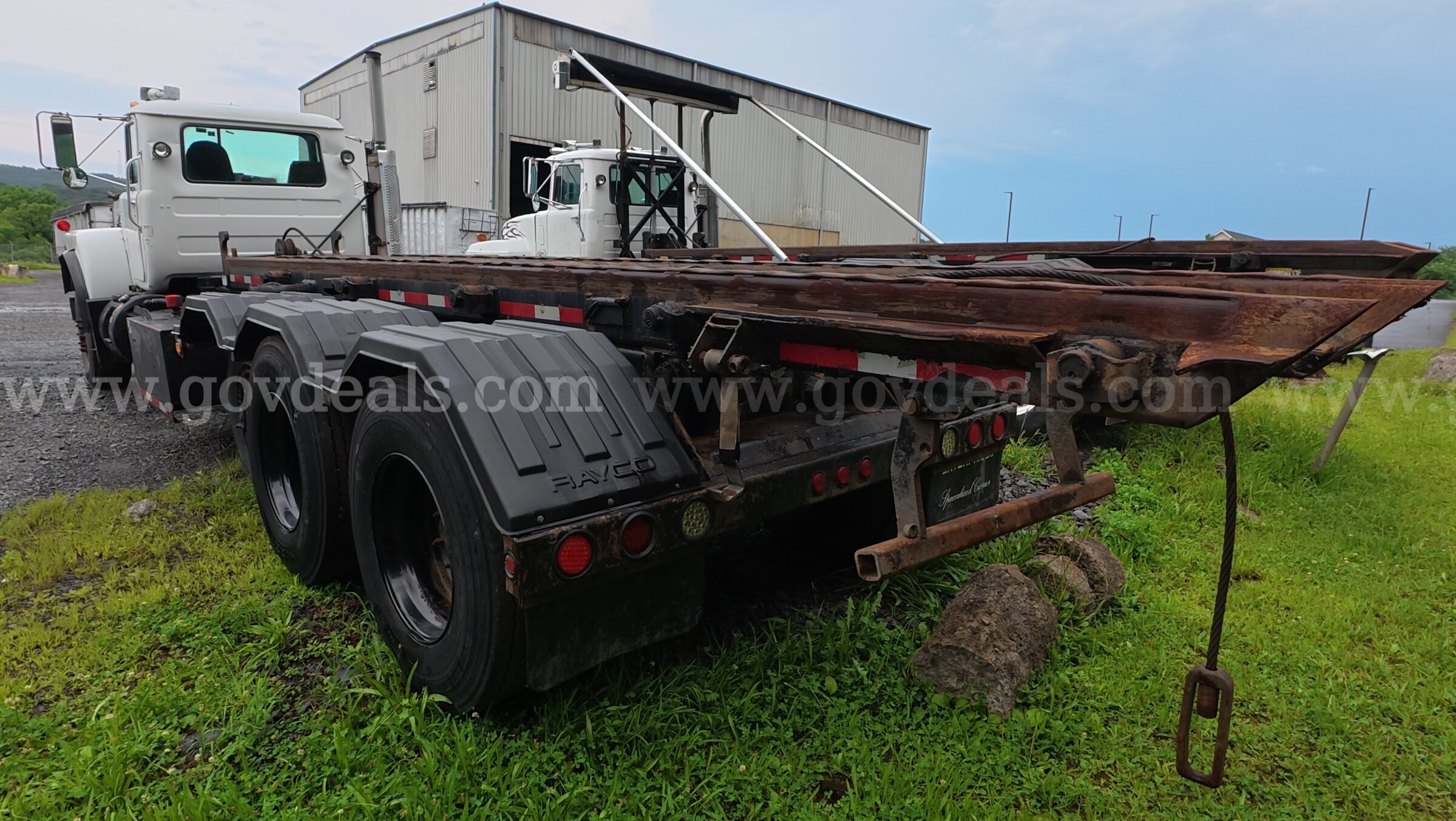 2005 Mack RD688S Tri/A Roll Off Truck Mack RD688S Government Surplus Auction - Photo #4