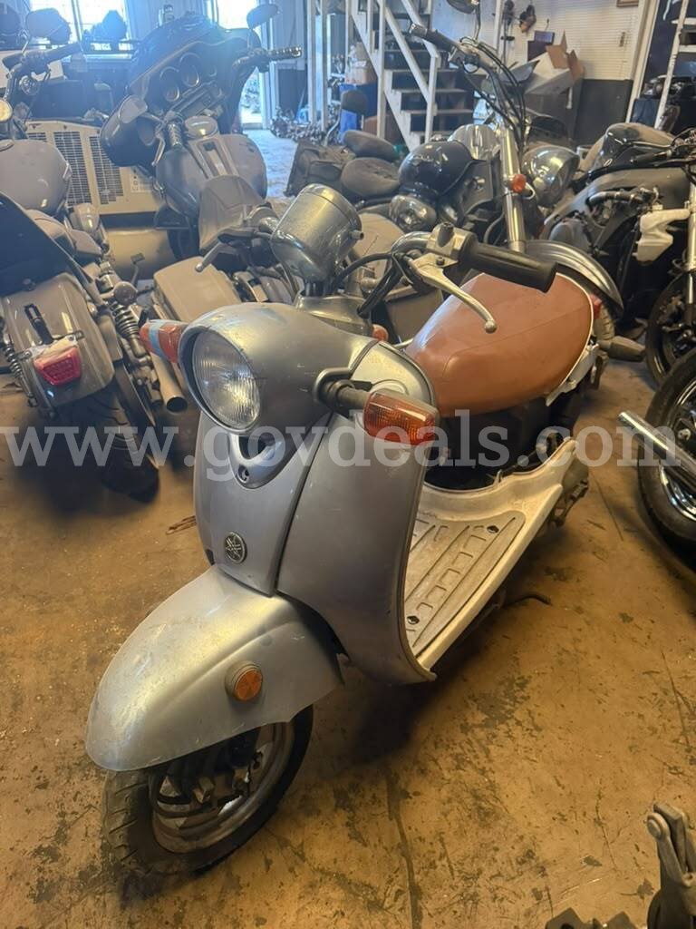 2004 Yamaha Vino Classic 50cc Yamaha Vino Government Surplus Auction - Primary Photo