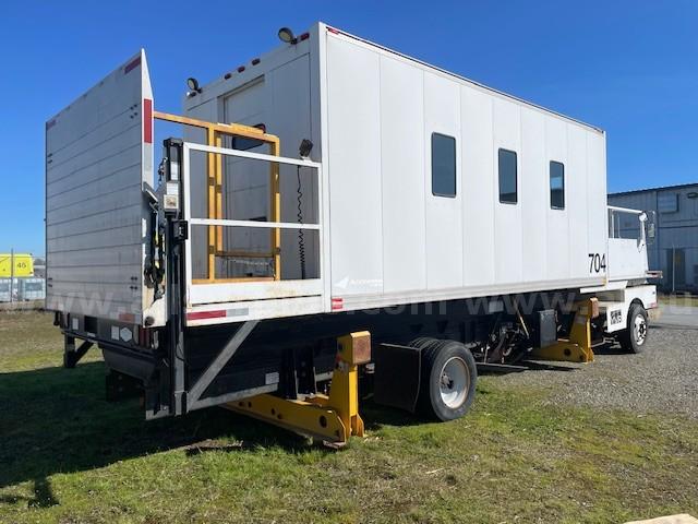 2009 Ambulift Access Air on Workhorse W62 Custom Motorhome Chassis Workhorse W62 Government Surplus Auction - Photo #4