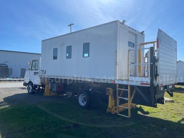 2009 Ambulift Access Air on Workhorse W62 Custom Motorhome Chassis Workhorse W62 Government Surplus Auction - Photo #5
