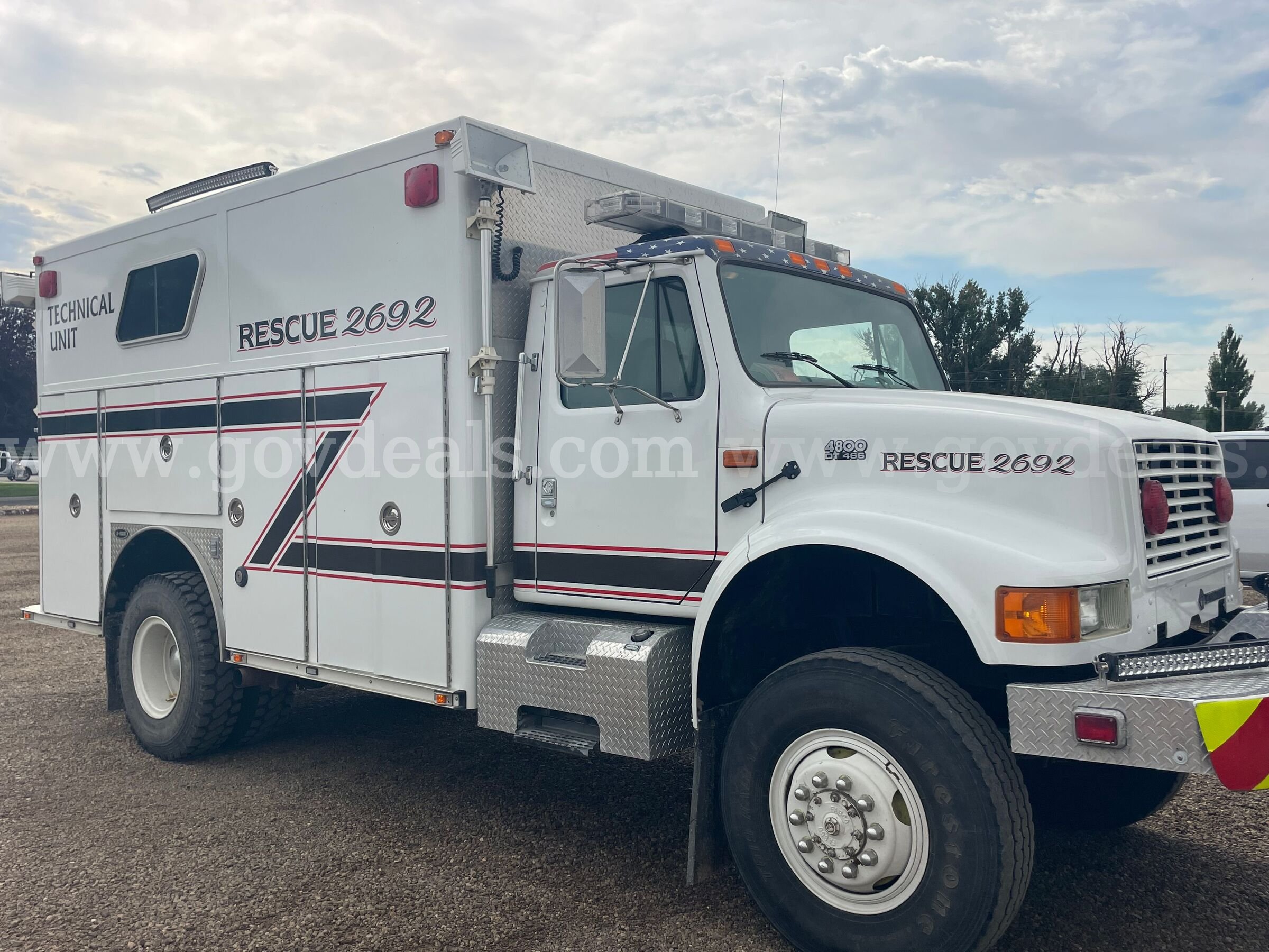 1994 International 4800 Walk-In Rescue 4WD **Low Miles** International 4800 Government Surplus Auction - Photo #3