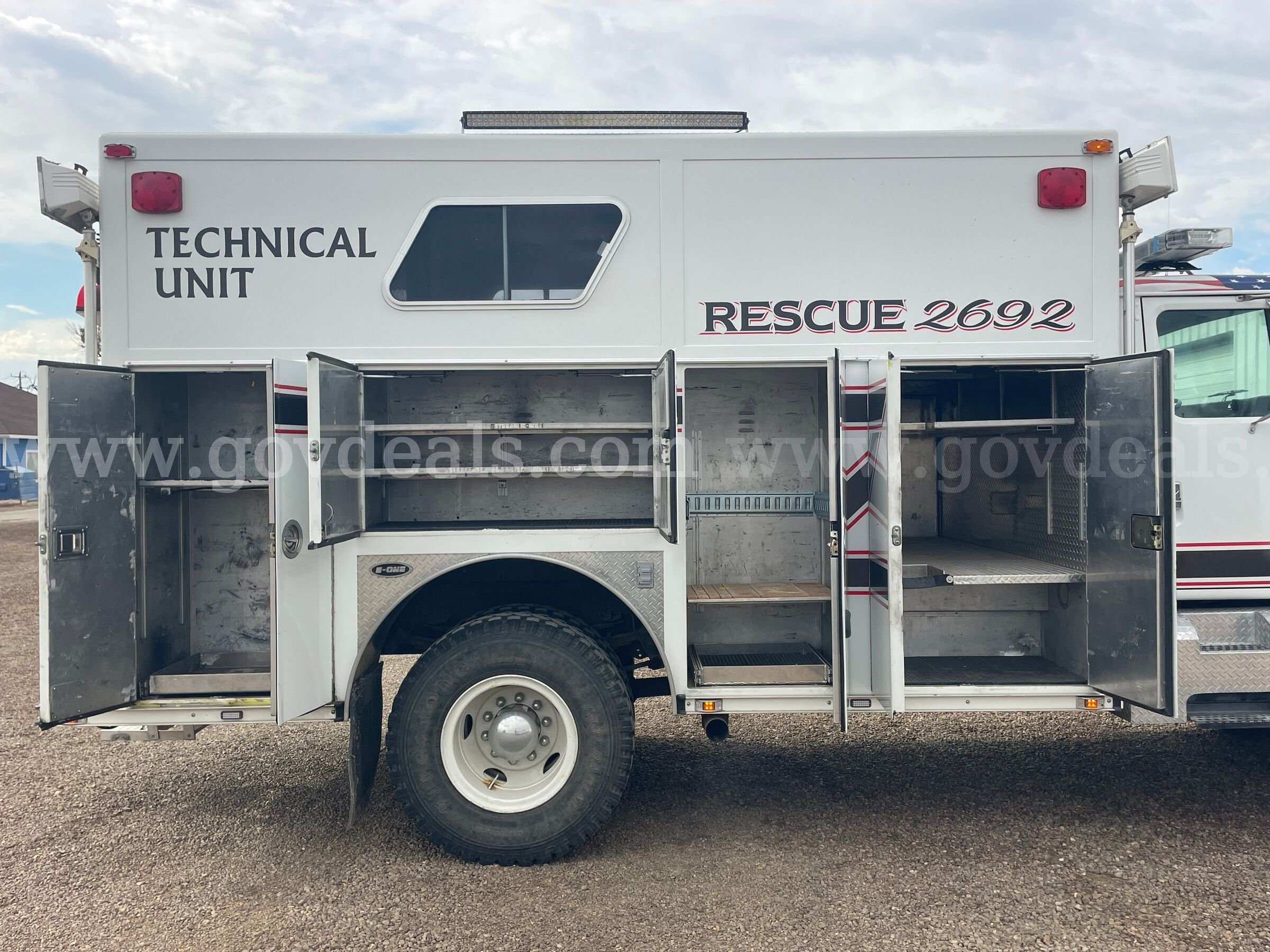 1994 International 4800 Walk-In Rescue 4WD **Low Miles** International 4800 Government Surplus Auction - Photo #4