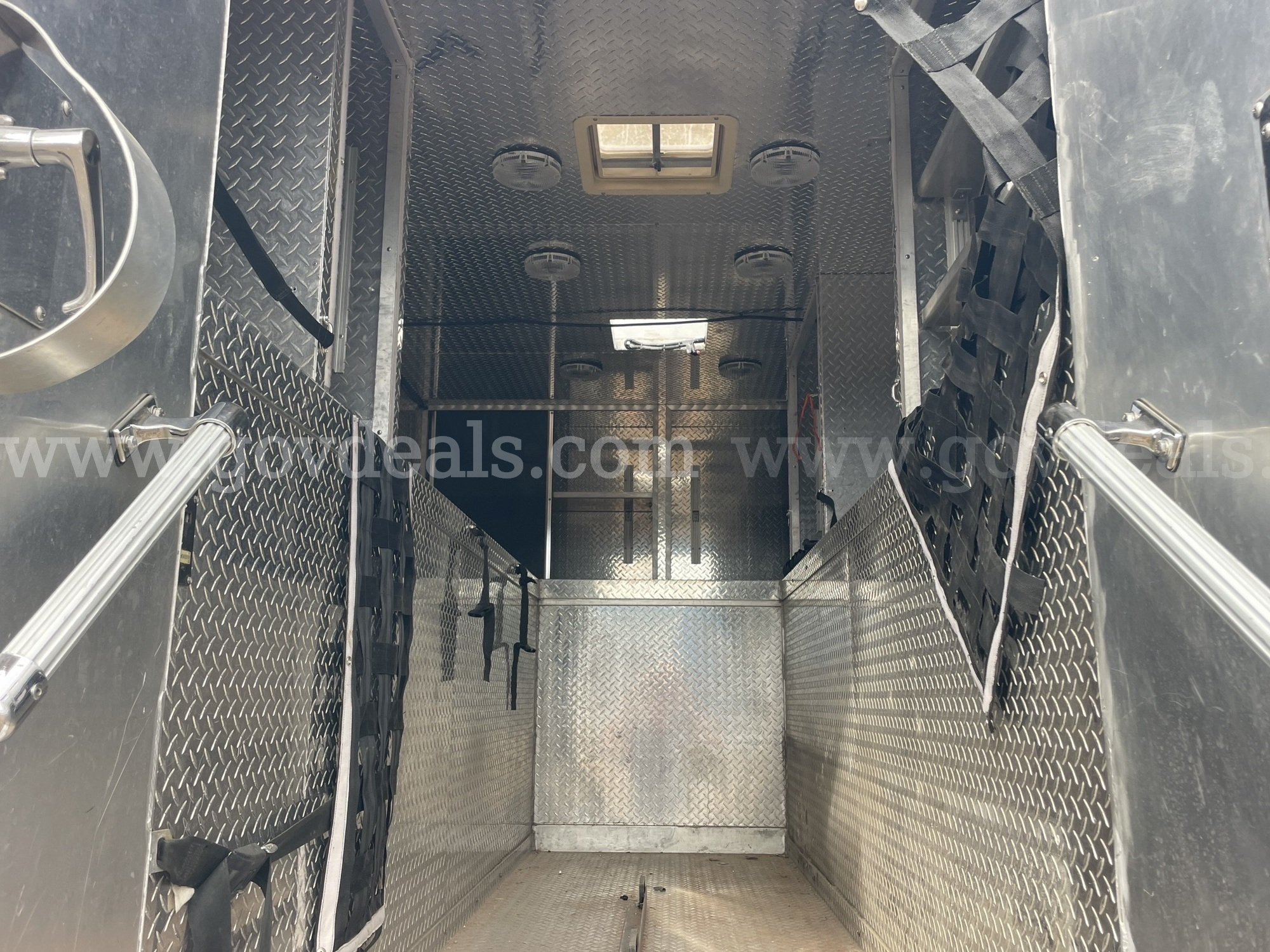 1994 International 4800 Walk-In Rescue 4WD **Low Miles** International 4800 Government Surplus Auction - Photo #6