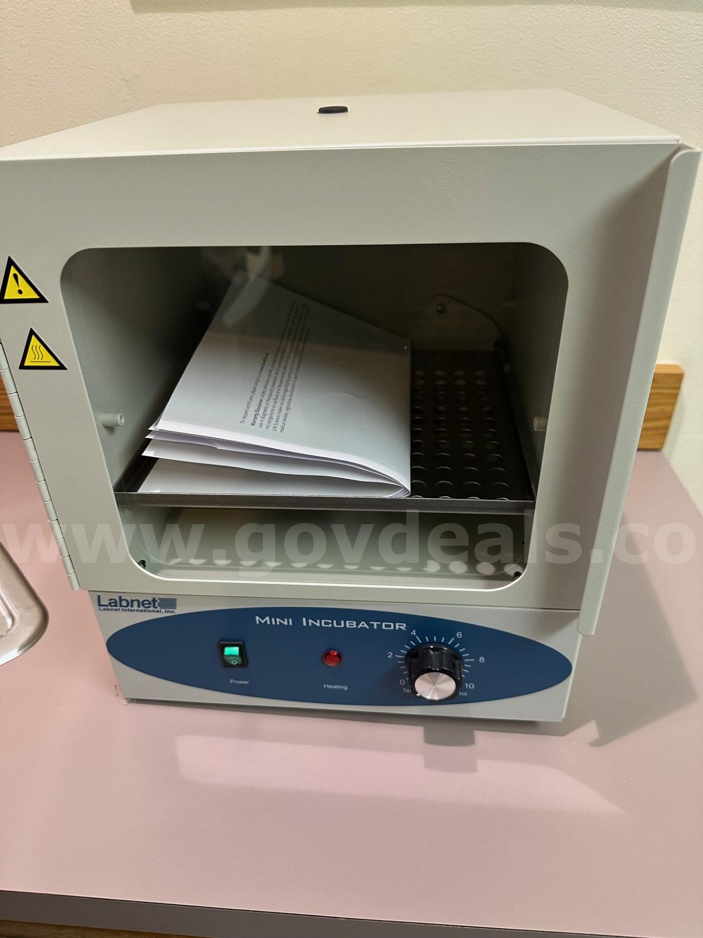 NEW Labnet Mini Microbiology and Hematology Incubator Labnet 15110A, 15110A-230V Government Surplus Auction - Primary Photo