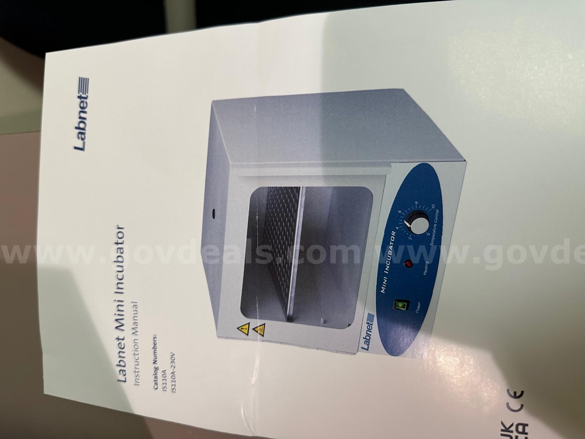 NEW Labnet Mini Microbiology and Hematology Incubator Labnet 15110A, 15110A-230V Government Surplus Auction - Photo #2