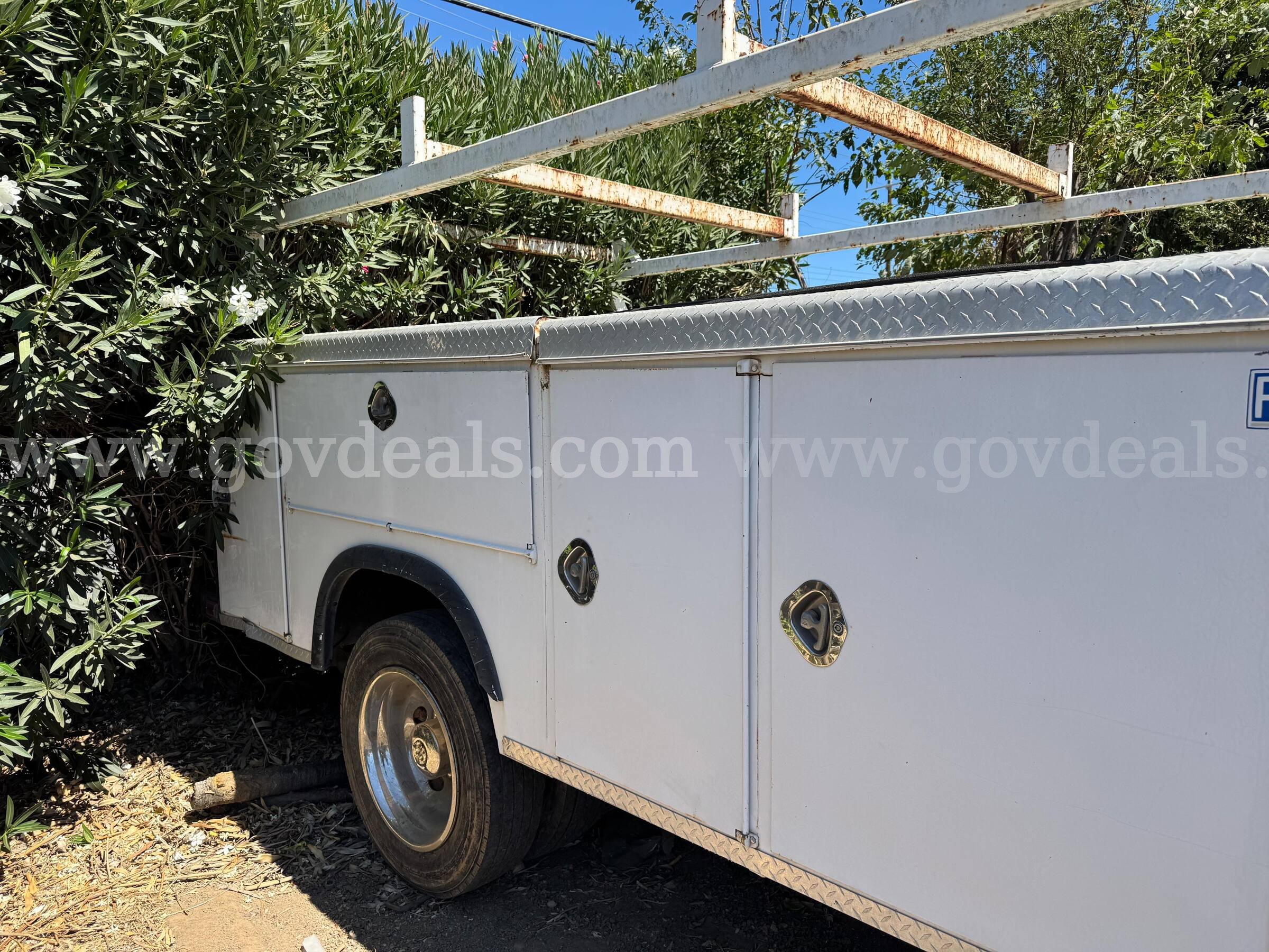 2008 Ford F-450 SD Crew Cab 2WD DRW Ford F-450 Government Surplus Auction - Photo #3