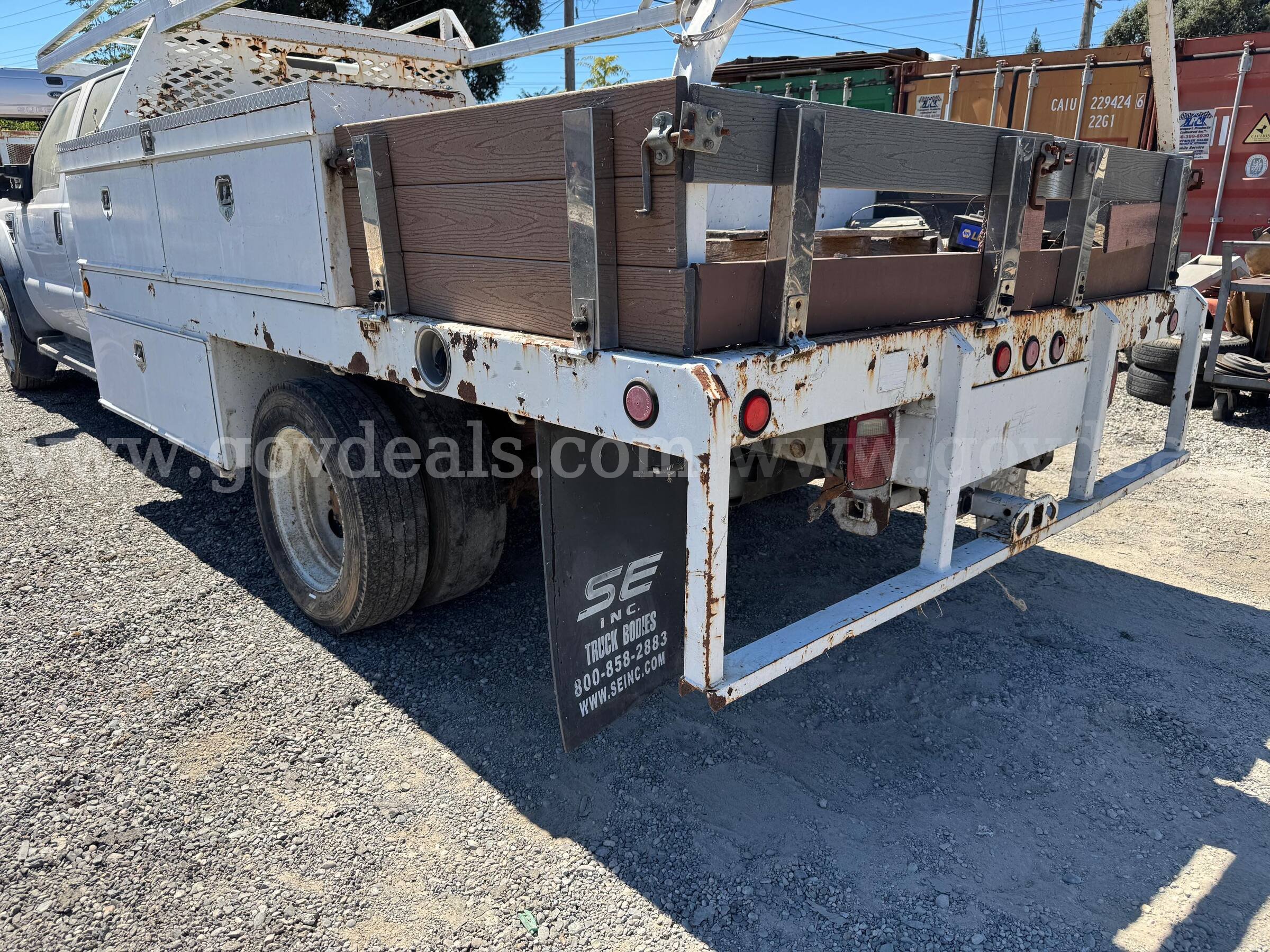 2008 Ford F-450 XL crew cab drw utility truck  Crew Cab 2WD DRW Ford F-450 Government Surplus Auction - Photo #2