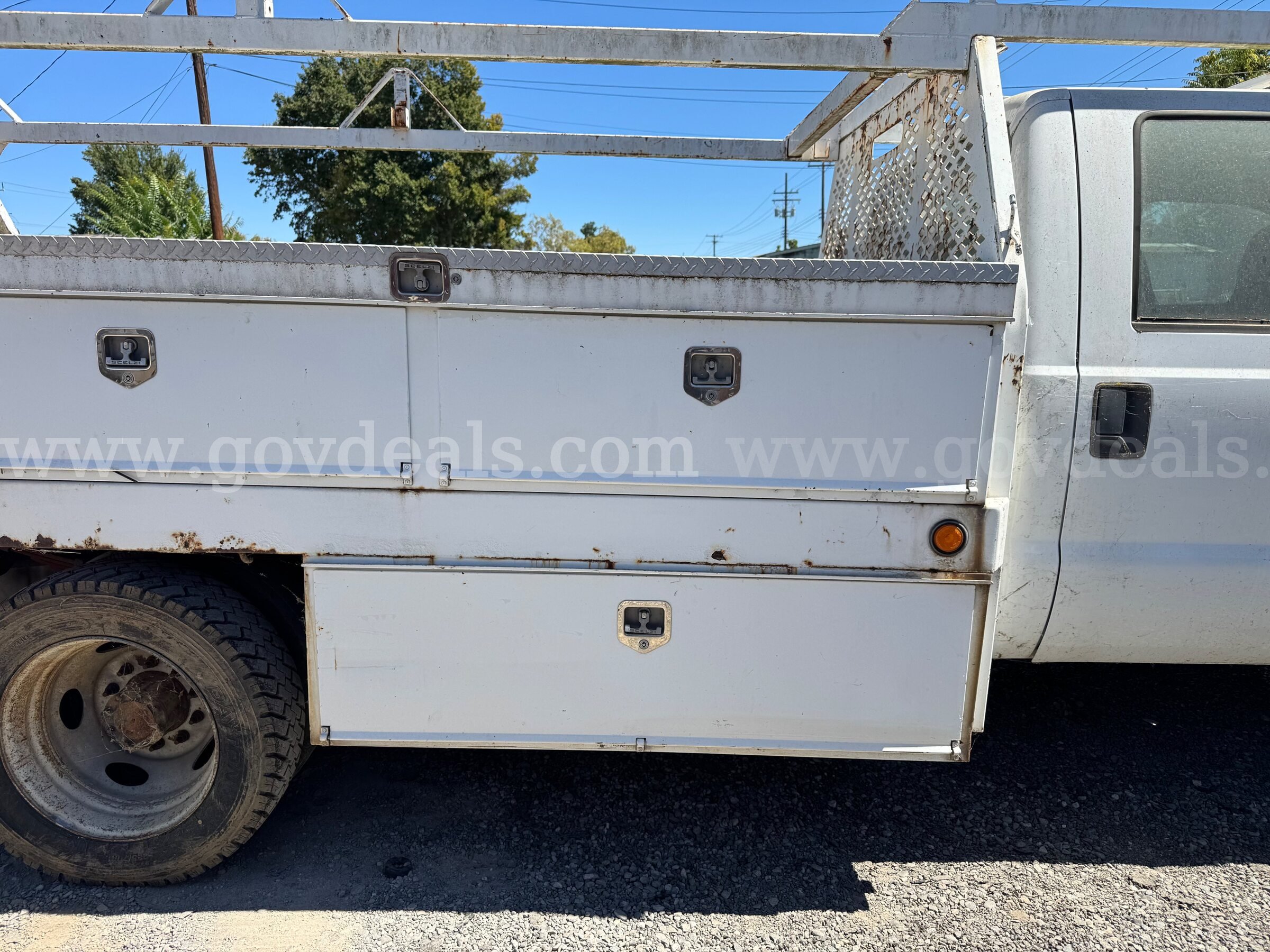 2008 Ford F-450 XL crew cab drw utility truck  Crew Cab 2WD DRW Ford F-450 Government Surplus Auction - Photo #6