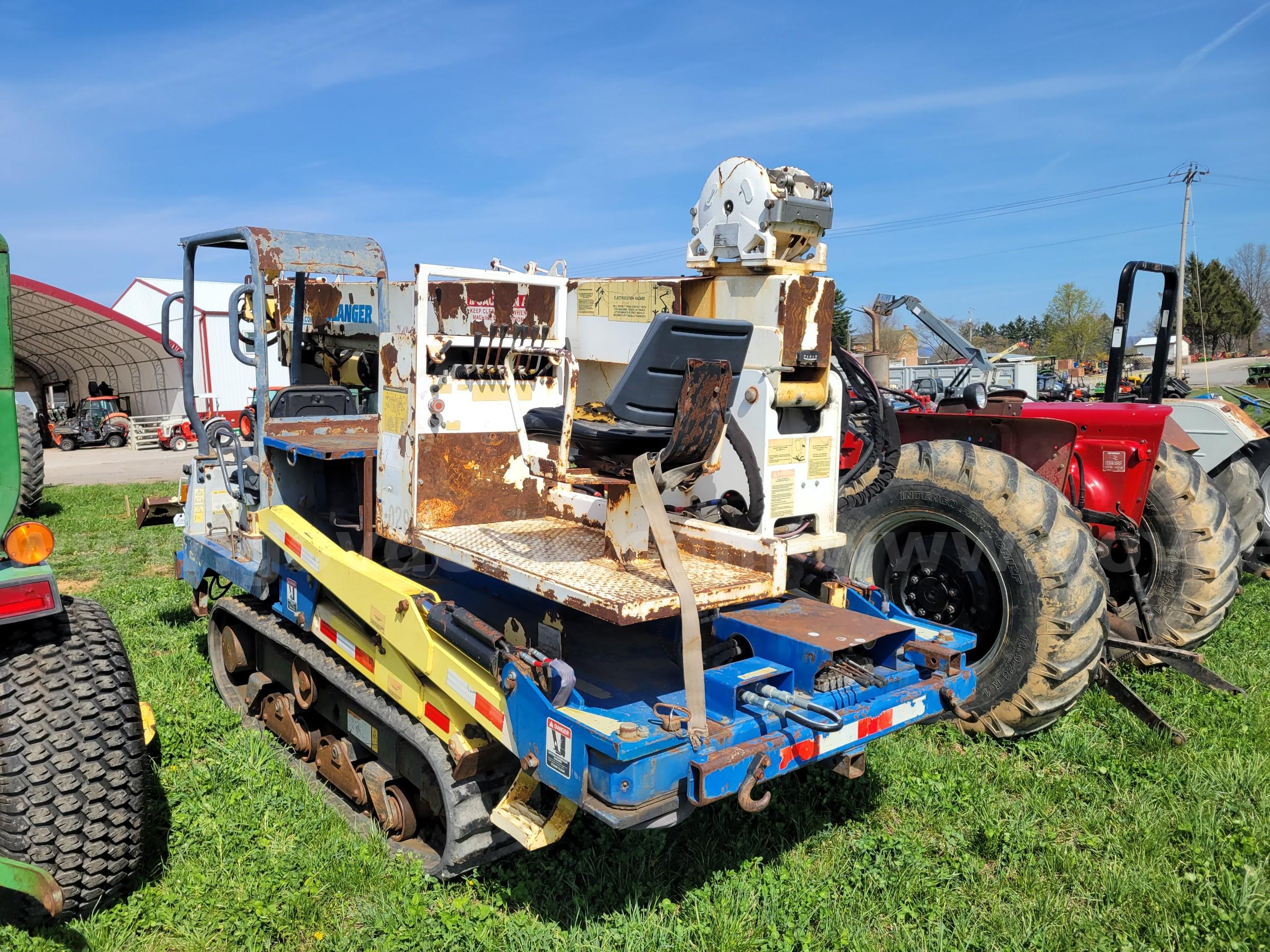 IHI IC35 Digger, Carrier, Crawler for Utility Installation IHI IC35 Government Surplus Auction - Photo #6