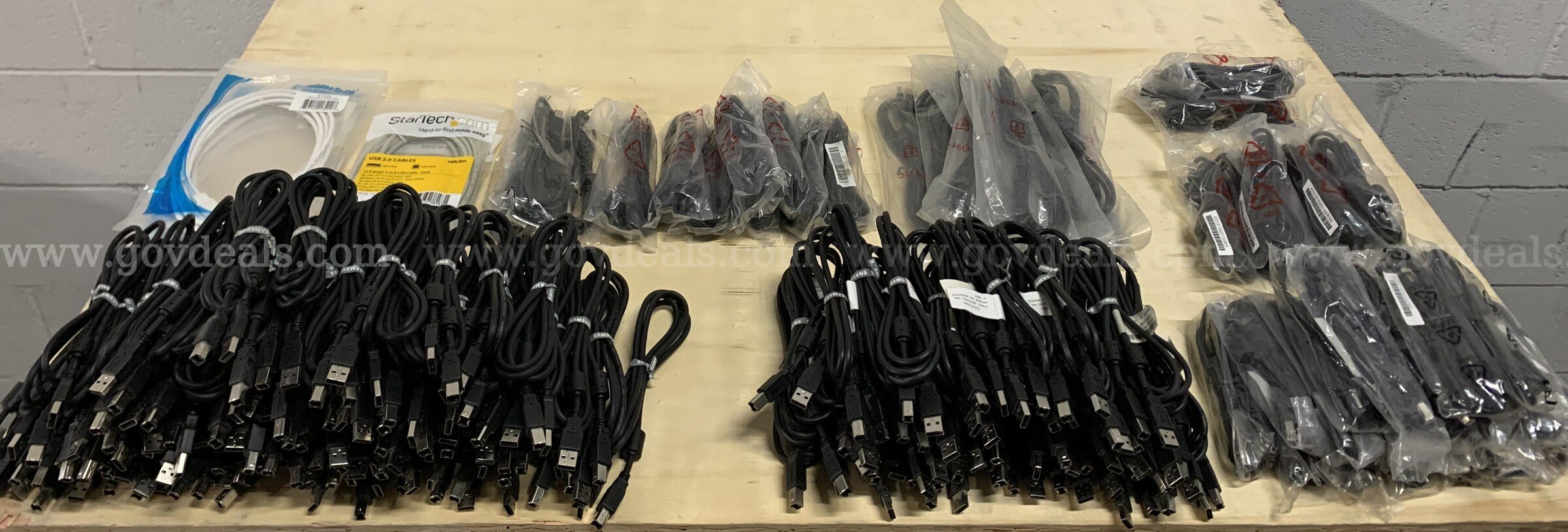 Lot of 152 NEW OEM Video, USB & Display Cables – Samsung, HP, Dell, C2G, StarTech Dell 152 Government Surplus Auction - Photo #3