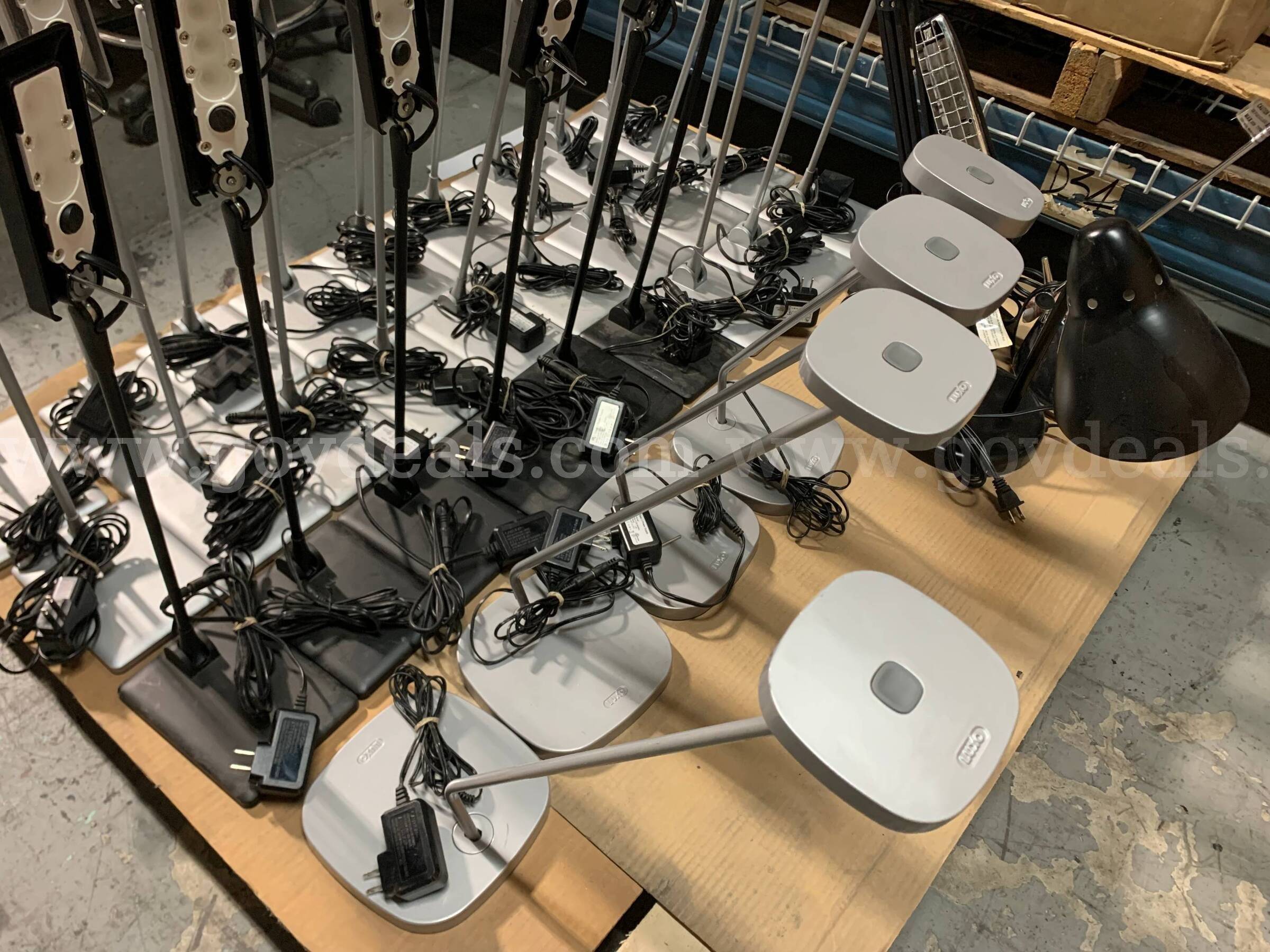 Lot of 34 Luxo Terea & Trace LED Lighting Units – Mixed Models & Configurations   Government Surplus Auction - Primary Photo