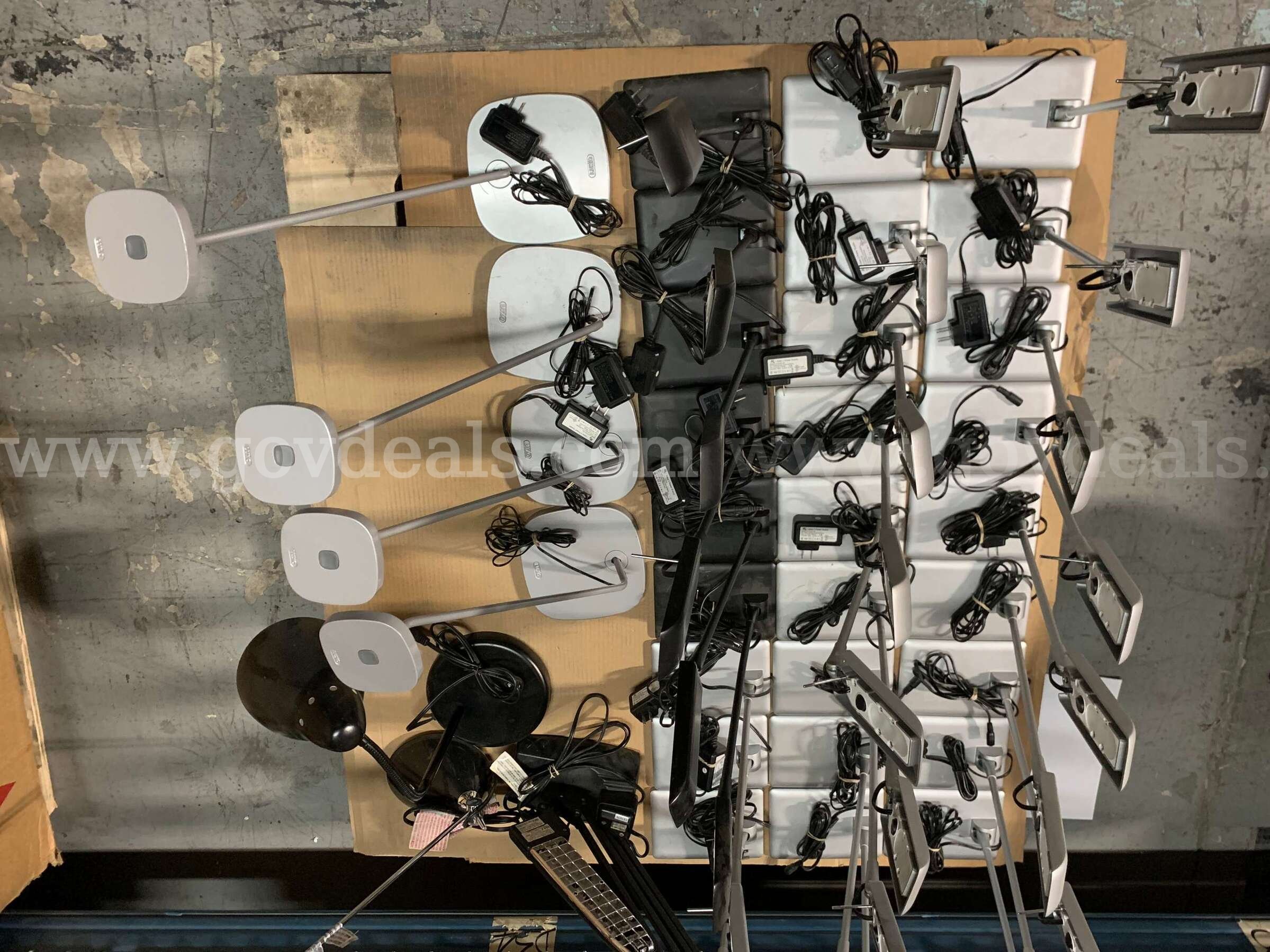 Lot of 34 Luxo Terea & Trace LED Lighting Units – Mixed Models & Configurations   Government Surplus Auction - Photo #2