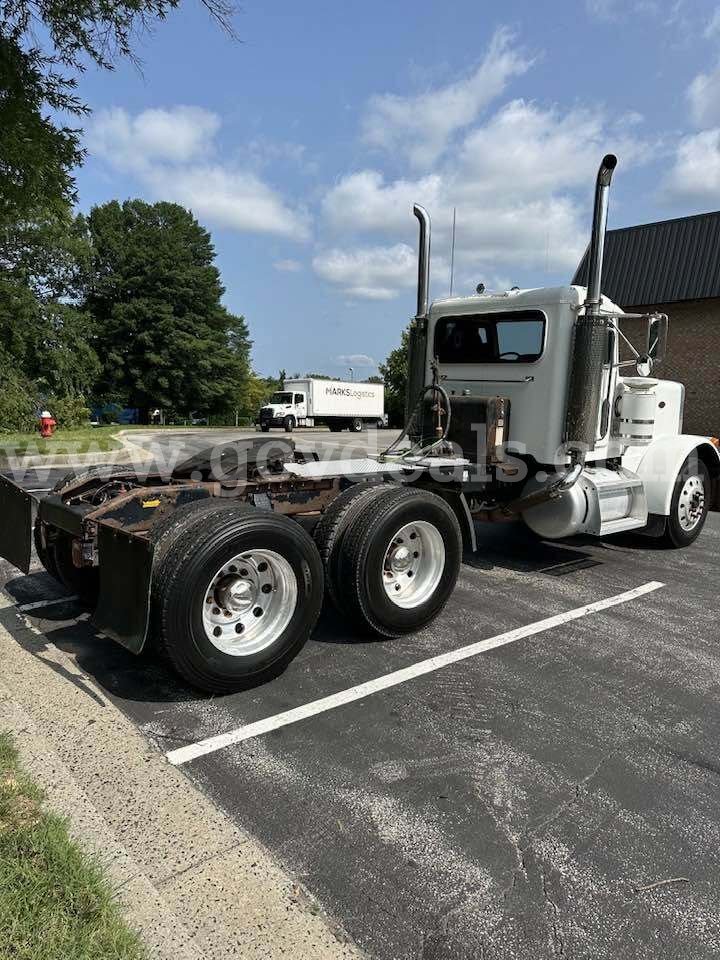 2000 PETERBILT 379 LONG NOSE TRACTOR TRUCK Peterbilt 379 Government Surplus Auction - Photo #4