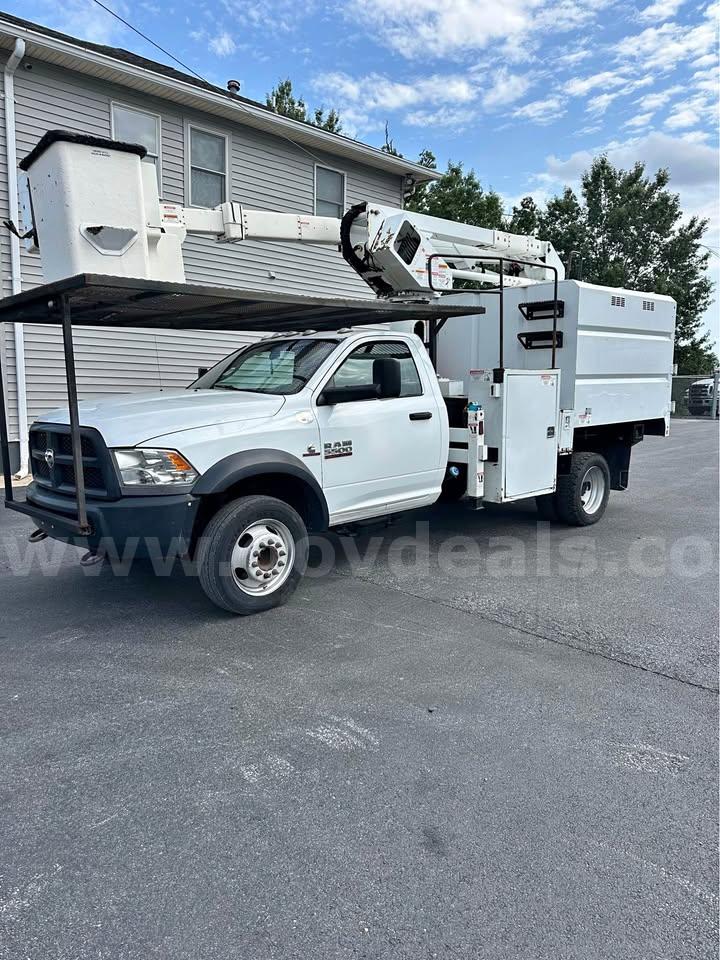 2017 RAM 5500 4 X 4 CHIPPER DUMP TRUCK