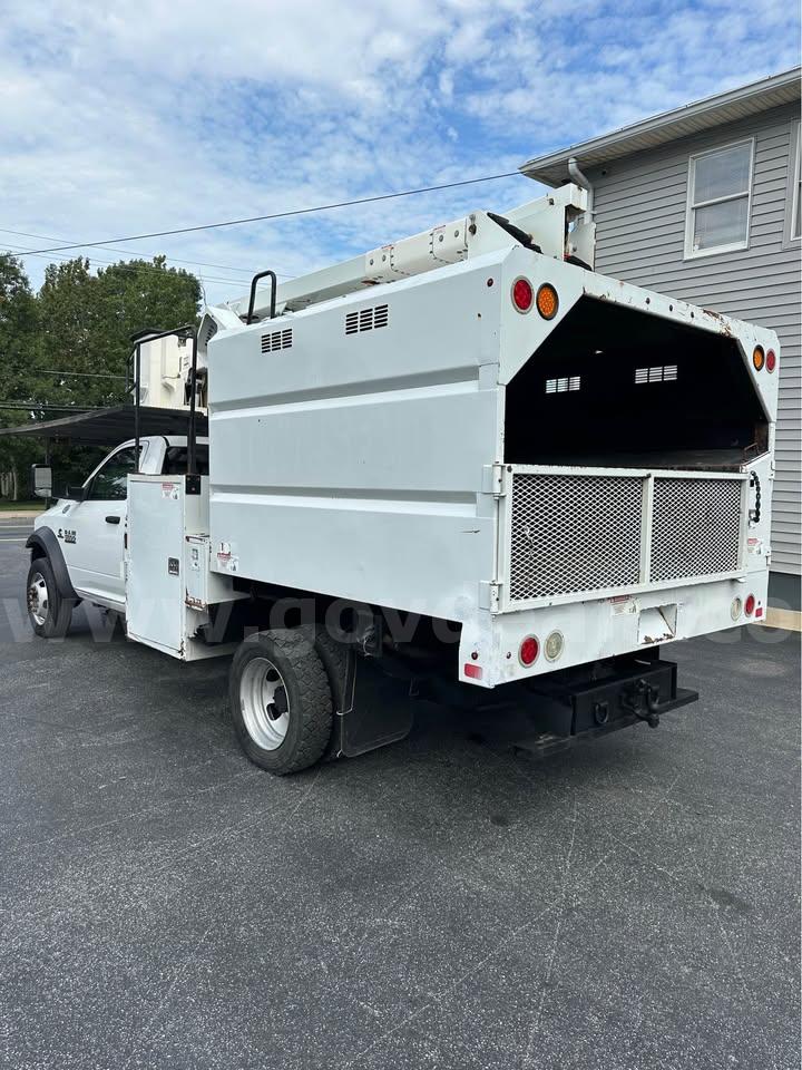2017 RAM 5500 4 X 4 CHIPPER DUMP TRUCK RAM RAM 5500 Government Surplus Auction - Photo #2