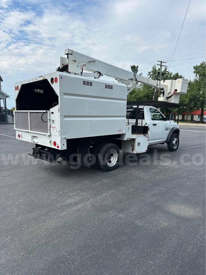 2017 RAM 5500 4 X 4 CHIPPER DUMP TRUCK RAM RAM 5500 Government Surplus Auction - Photo #4