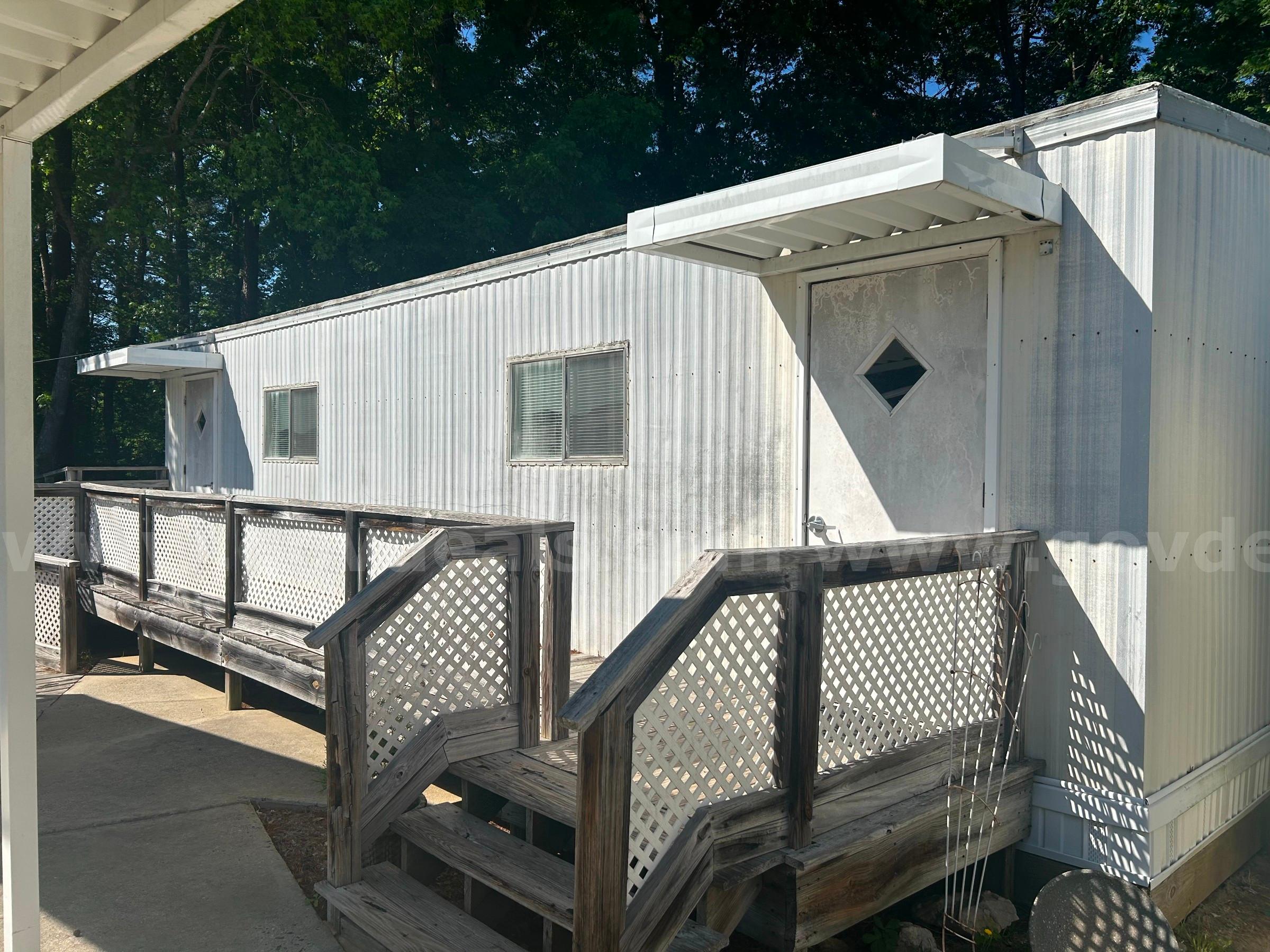 24'x36'L double wide mobile classroom