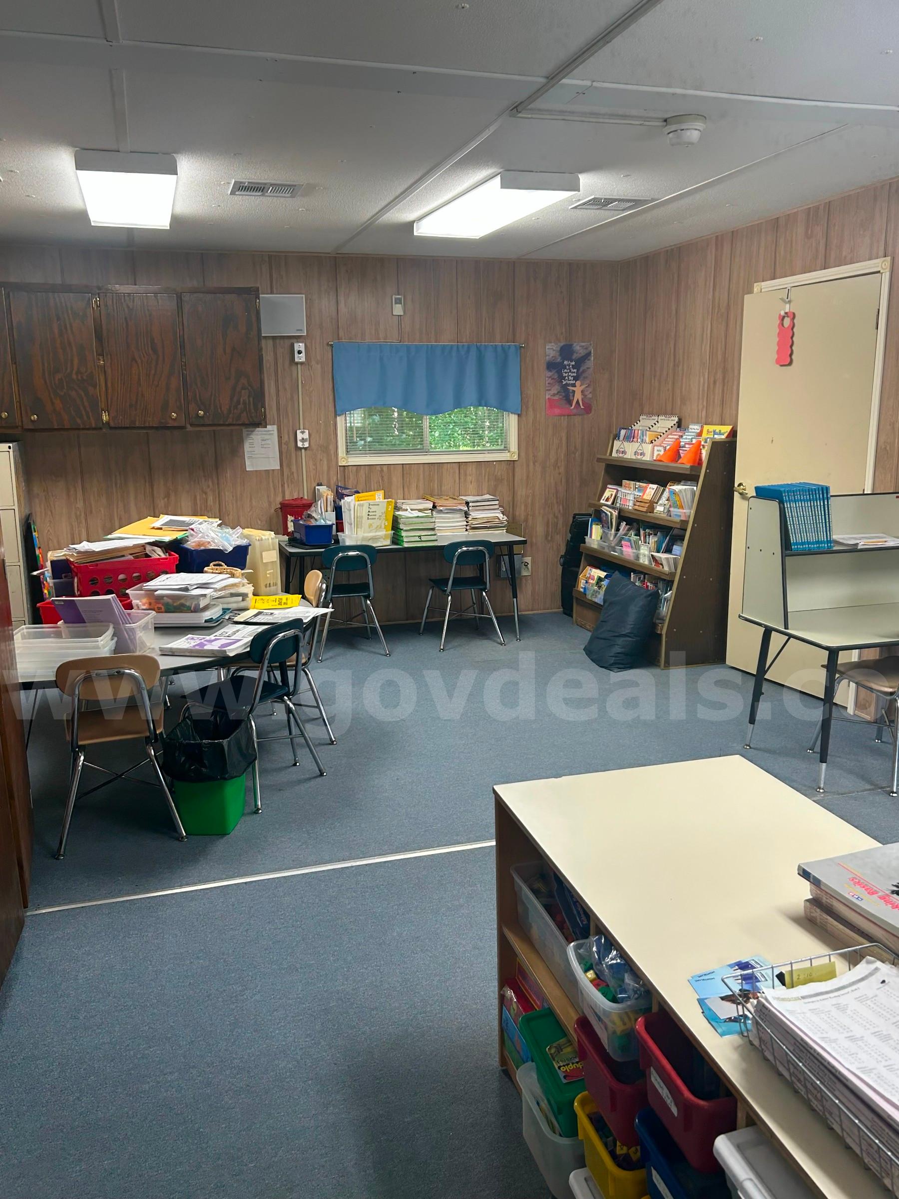 24'x36'L double wide mobile classroom T&R CUSTOMS 1555A Government Surplus Auction - Photo #6