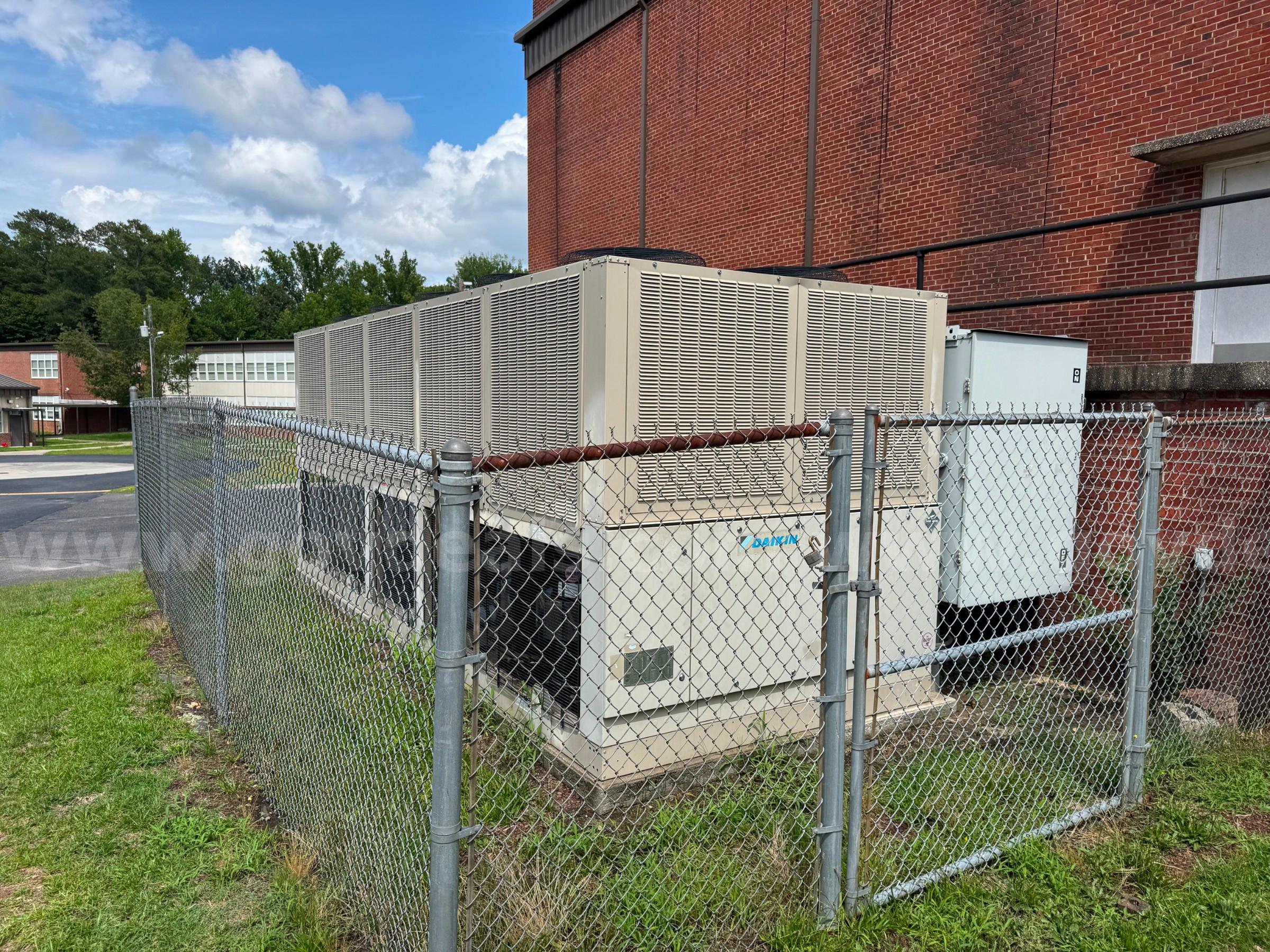 140 Ton Air Cooled Chiller DAIKIN 140 Government Surplus Auction - Primary Photo