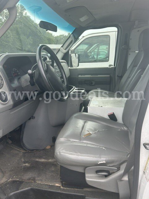 2010 FORD 350 VAN FORD 350 Government Surplus Auction - Photo #4