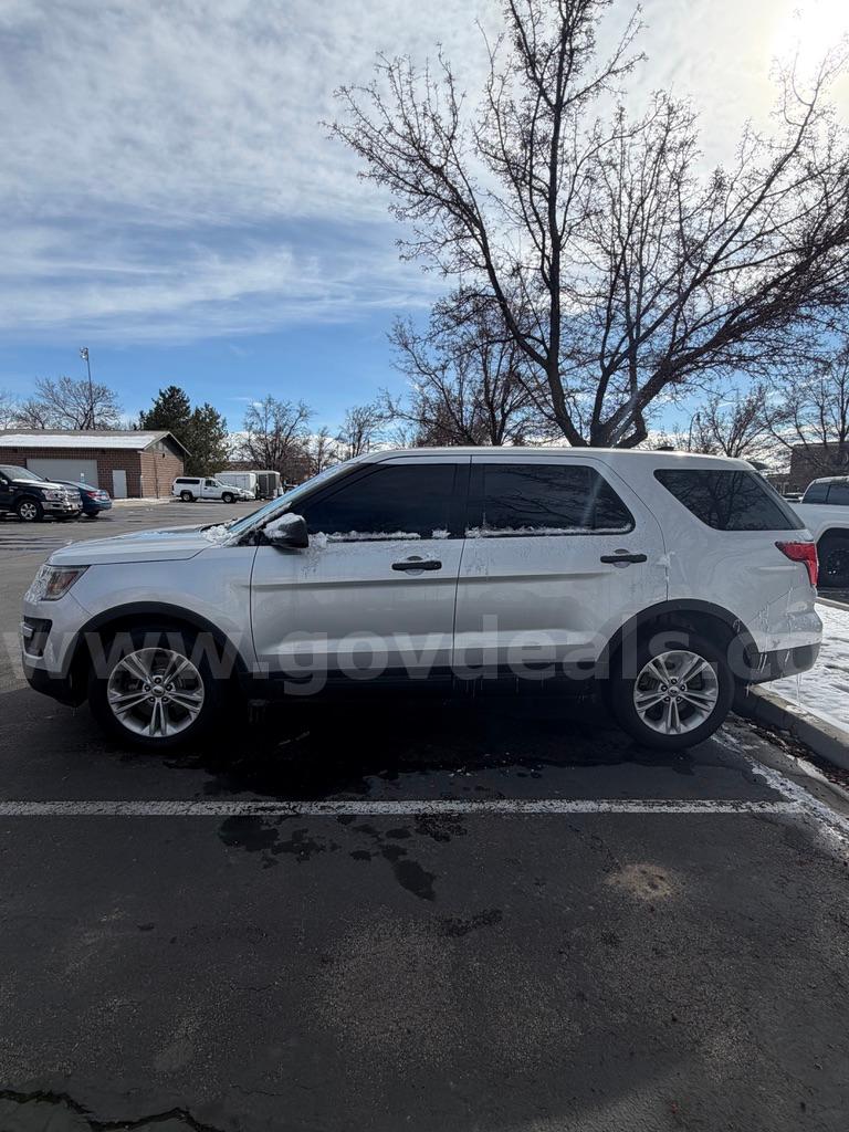 2017 FORD EXPLORER AWD RUNS AND DRIVES - SHIPPING AVAILABLE Ford EXPLORER Government Surplus Auction - Photo #2