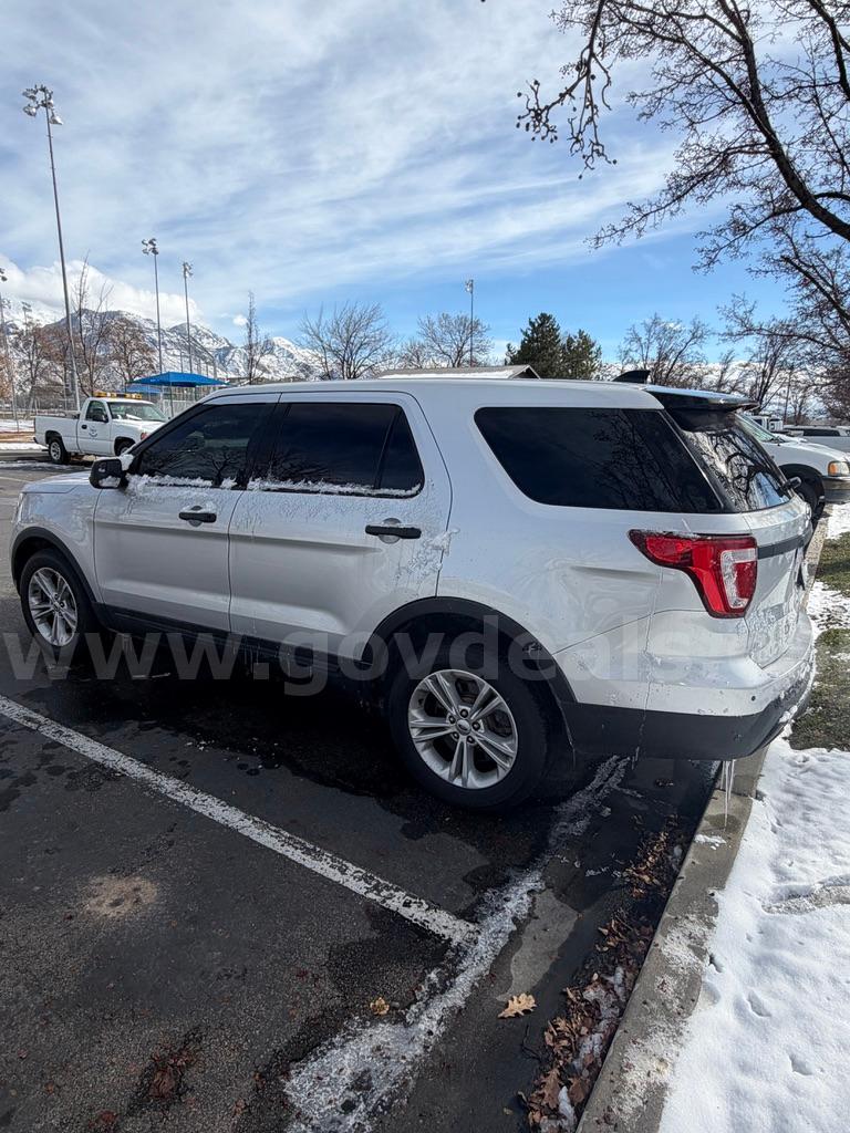2017 FORD EXPLORER AWD RUNS AND DRIVES - SHIPPING AVAILABLE Ford EXPLORER Government Surplus Auction - Photo #3