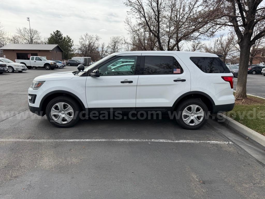 2017 FORD EXPLORER AWD RUNS AND DRIVES - SHIPPING AVAILABLE Ford EXPLORER Government Surplus Auction - Photo #2