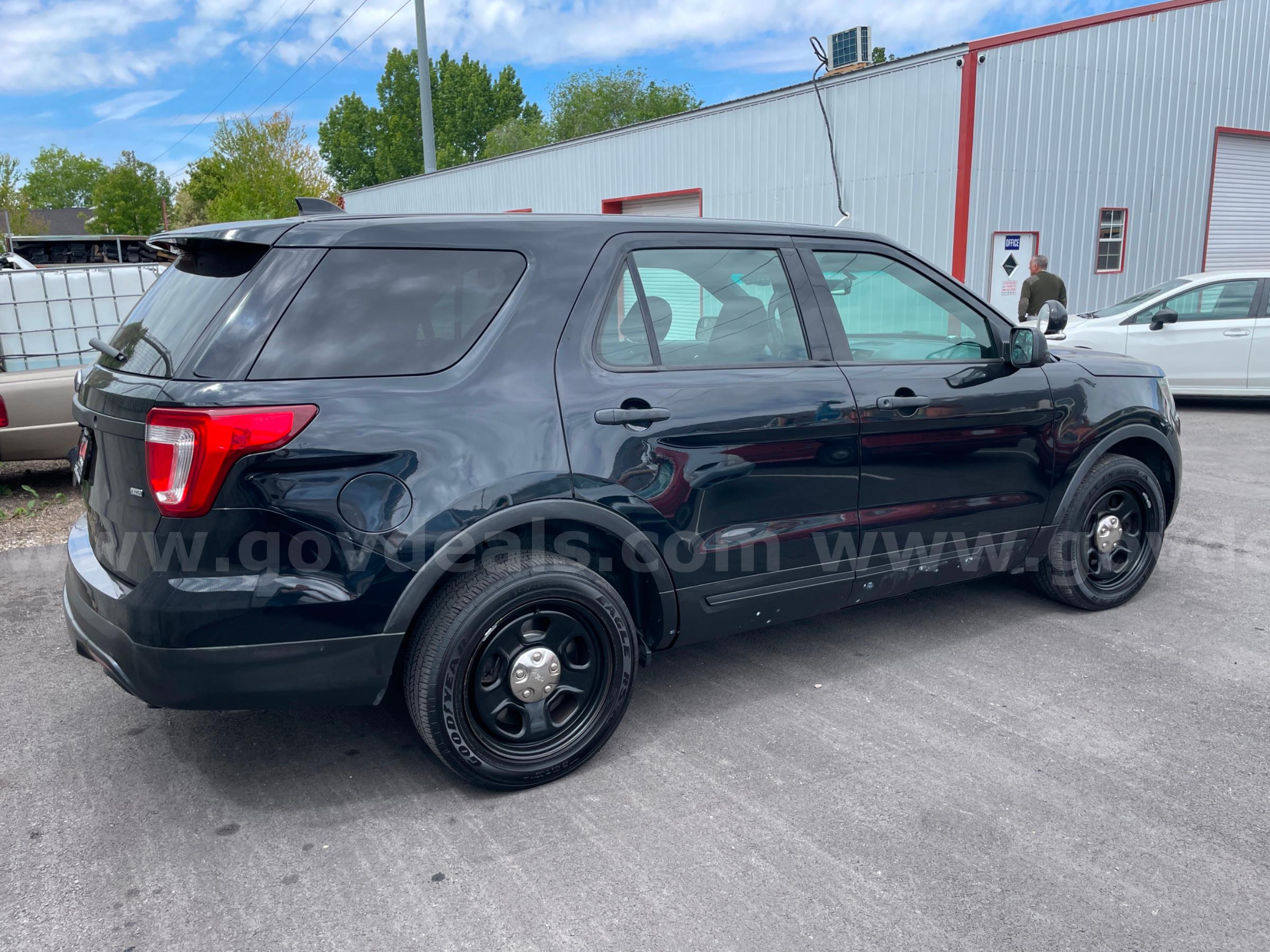 2016 FORD EXPLORER AWD RUNS AND DRIVES - SHIPPING AVAILABLE Ford EXPLORER Government Surplus Auction - Photo #3