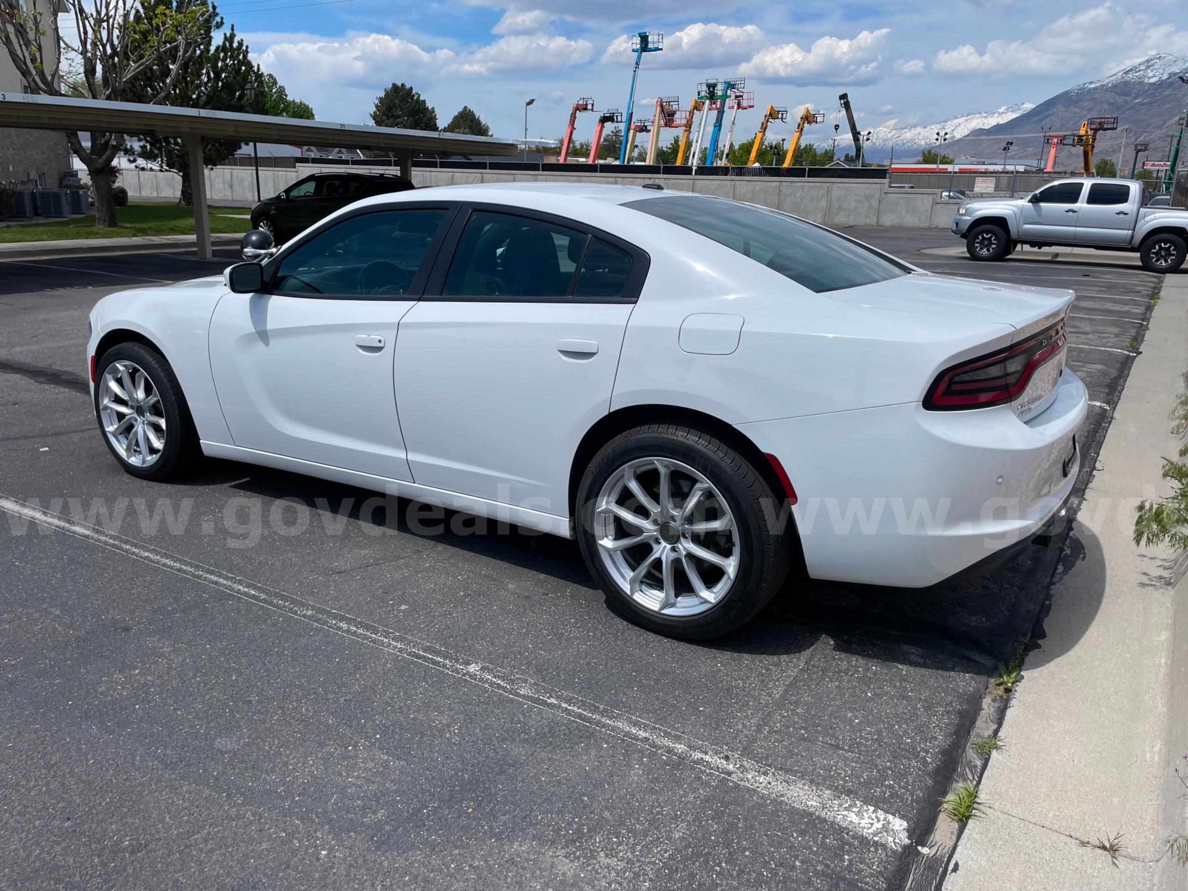 2019 DODGE CHARGER AWD RUNS AND DRIVES - SHIPPING AVAILABLE Dodge CHARGER Government Surplus Auction - Photo #4