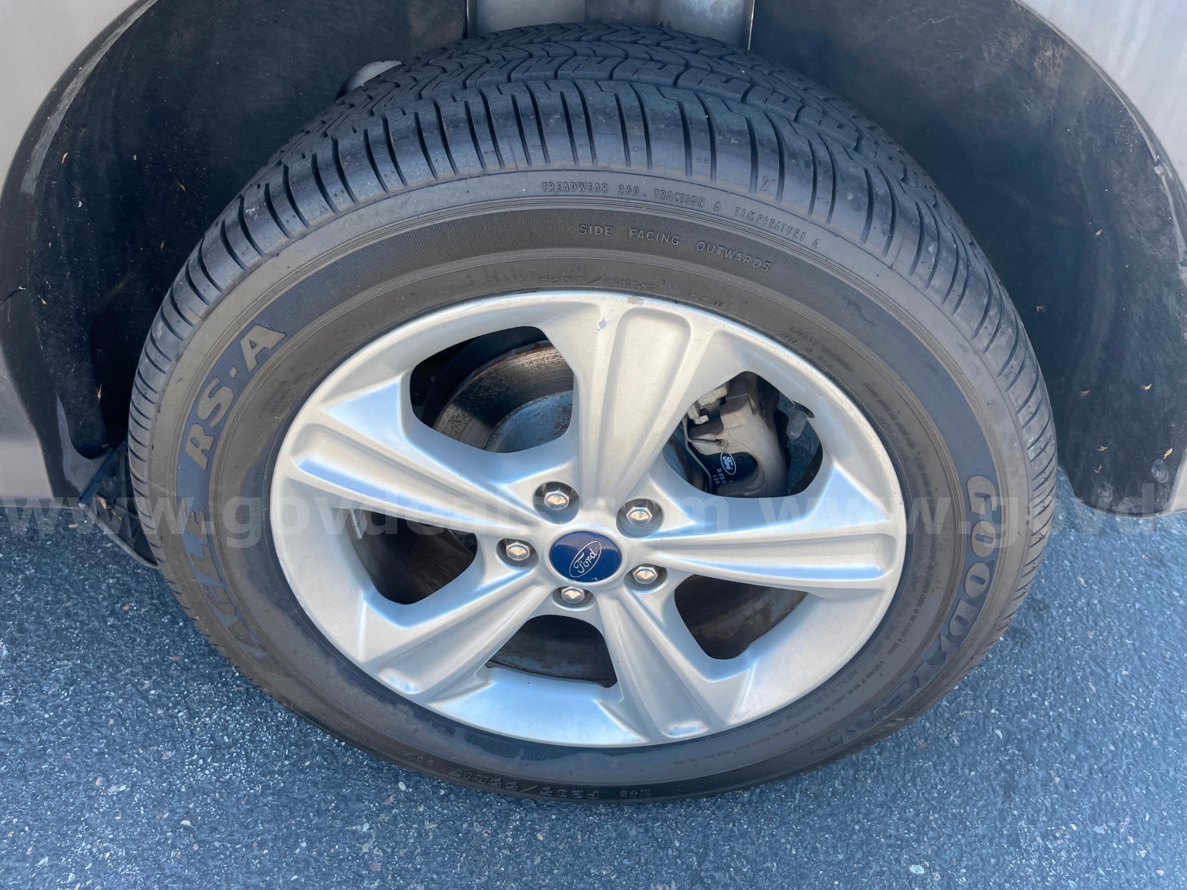 2014 FORD ESCAPE RUNS AND DRIVES - SHIPPING AVAILABLE Ford ESCAPE Government Surplus Auction - Photo #5