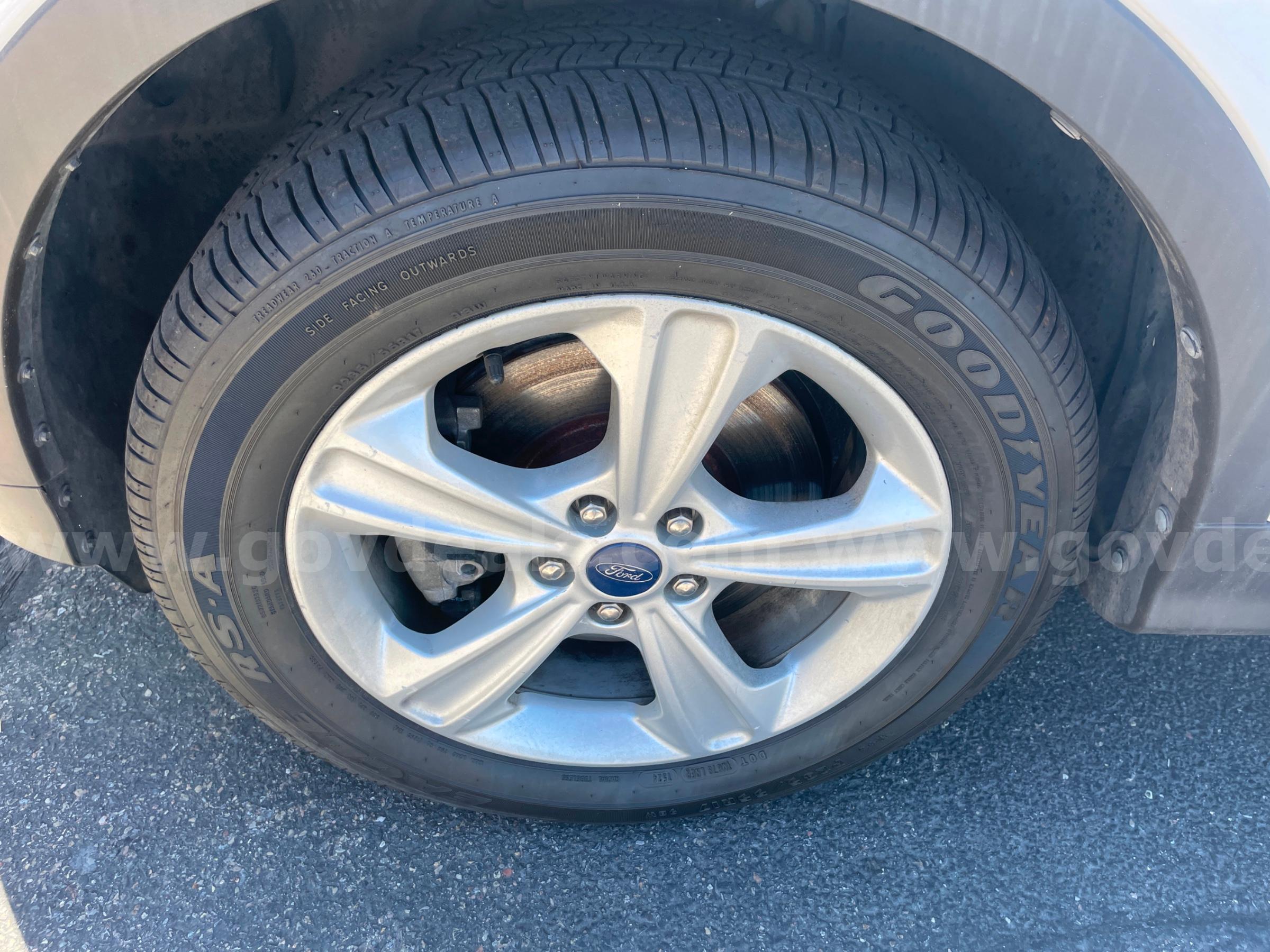 2014 FORD ESCAPE RUNS AND DRIVES - SHIPPING AVAILABLE Ford ESCAPE Government Surplus Auction - Photo #6