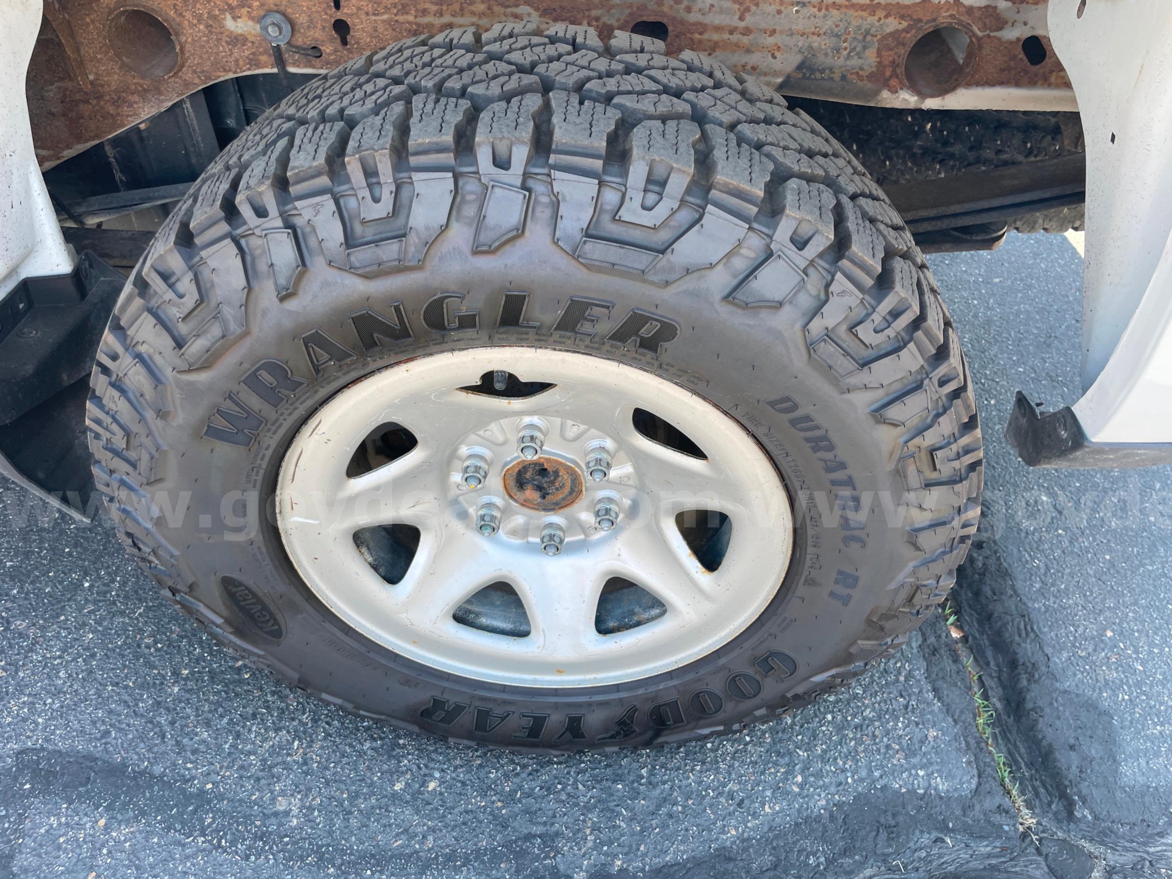 2018 CHEVROLET SILVERADO 1500 4WD RUNS AND DRIVES - SHIPPING AVAILABLE Chevrolet SILVERADO Government Surplus Auction - Photo #5