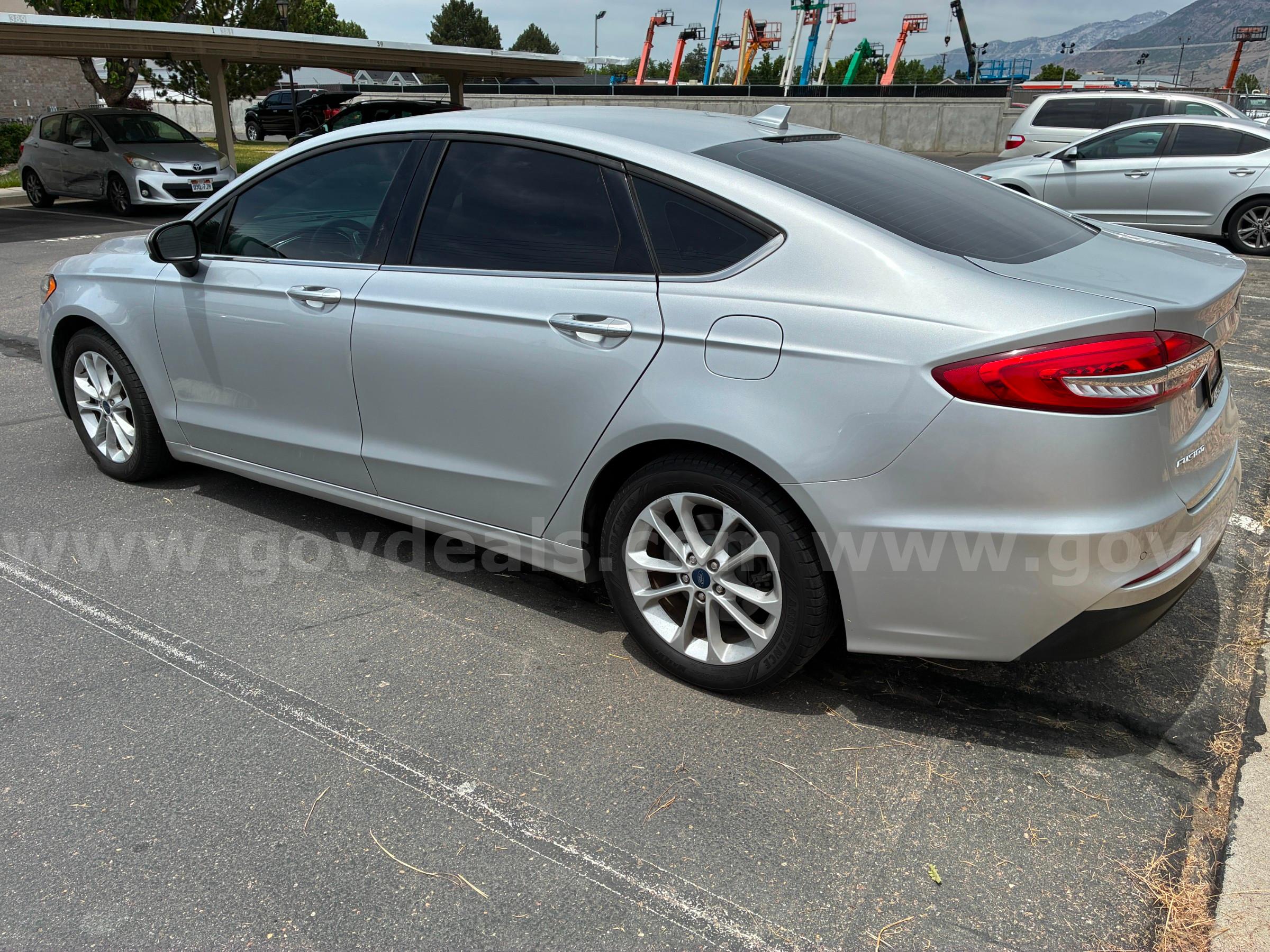 2019 FORD FUSION RUNS AND DRIVES - SHIPPING AVAILABLE Ford FUSION Government Surplus Auction - Photo #3