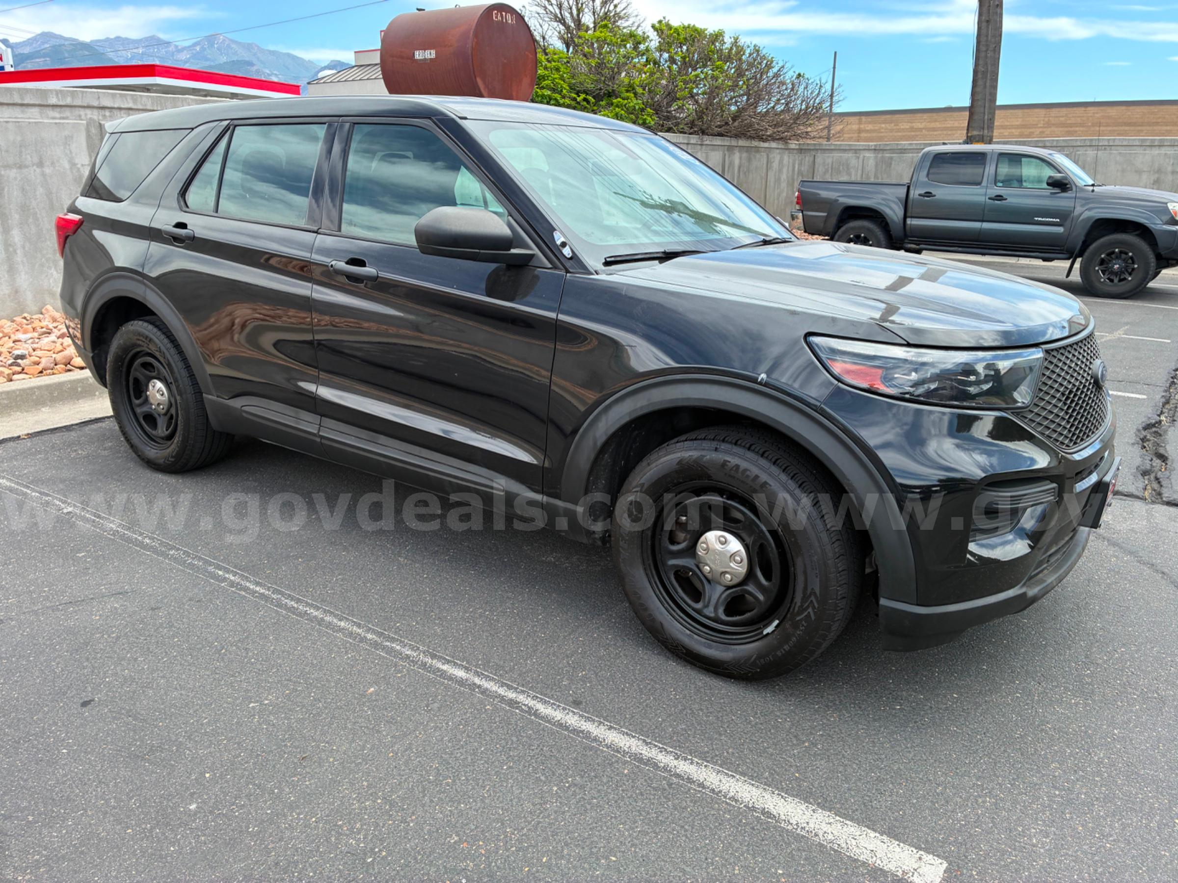 2020 FORD EXPLORER RUNS AND DRIVES - SHIPPING AVAILABLE Ford EXPLORER Government Surplus Auction - Photo #2