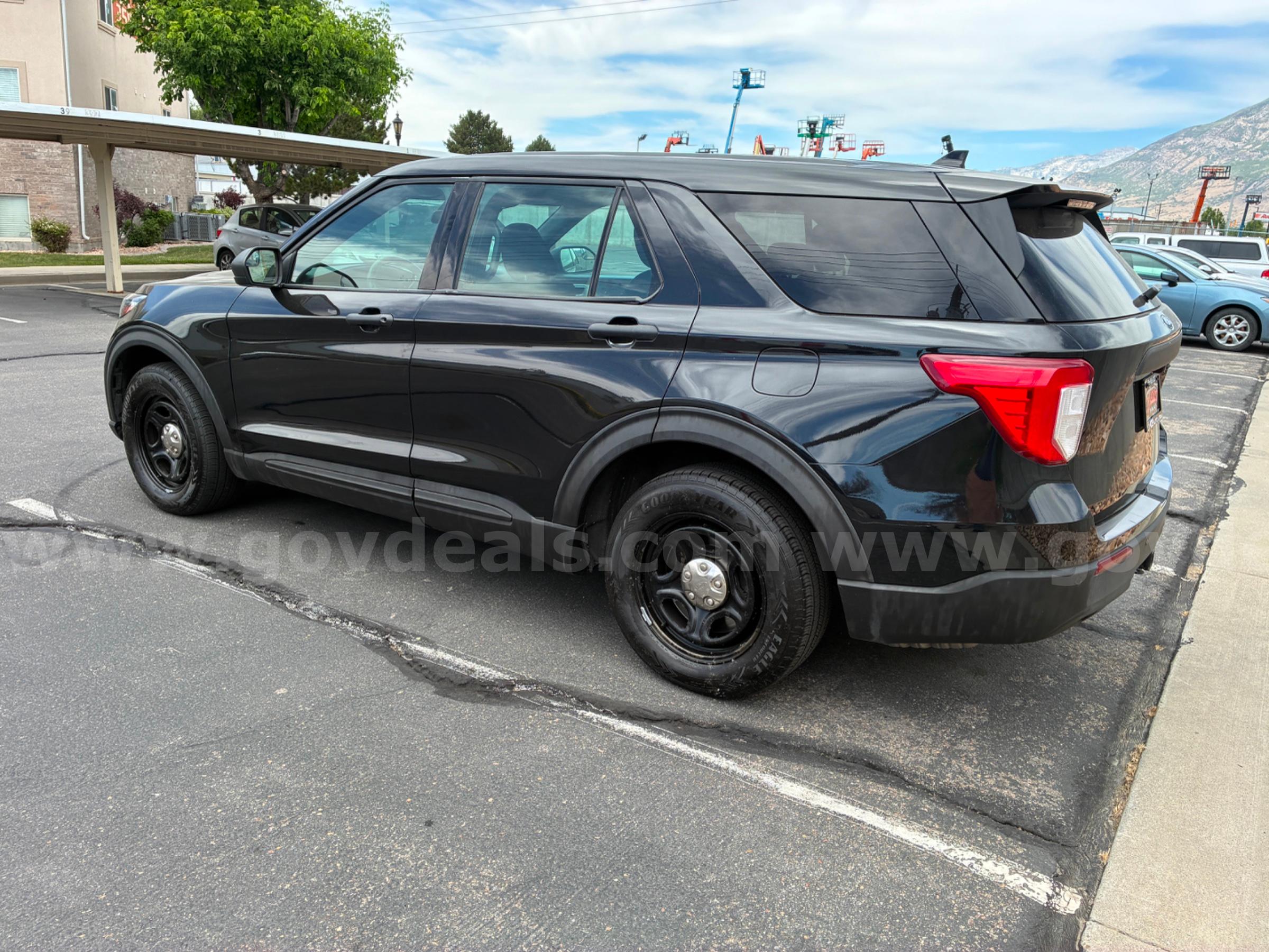 2020 FORD EXPLORER RUNS AND DRIVES - SHIPPING AVAILABLE Ford EXPLORER Government Surplus Auction - Photo #4
