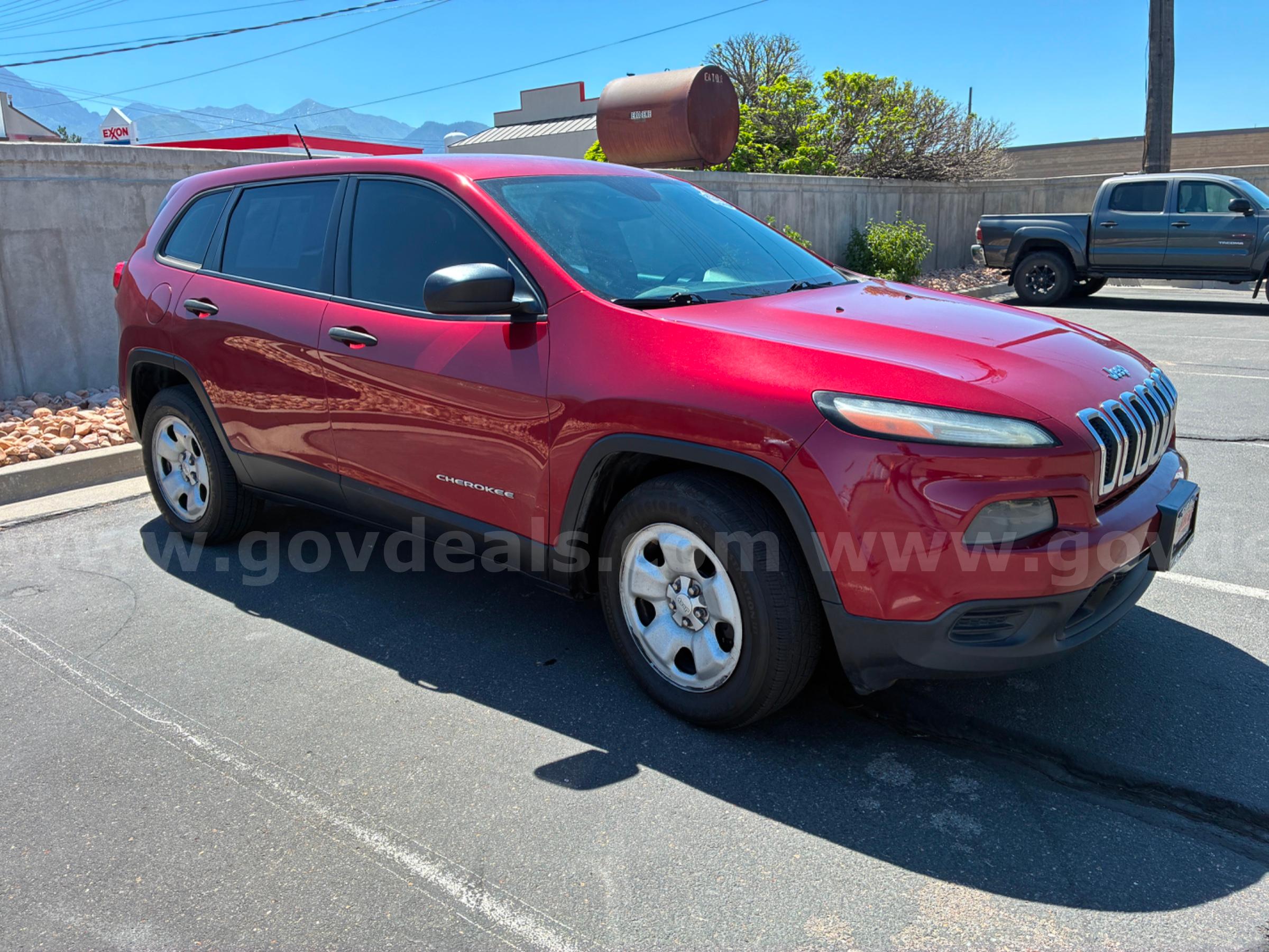 2015 JEEP CHEROKEE RUNS AND DRIVES - SHIPPING AVAILABLE Jeep CHEROKEE Government Surplus Auction - Photo #2