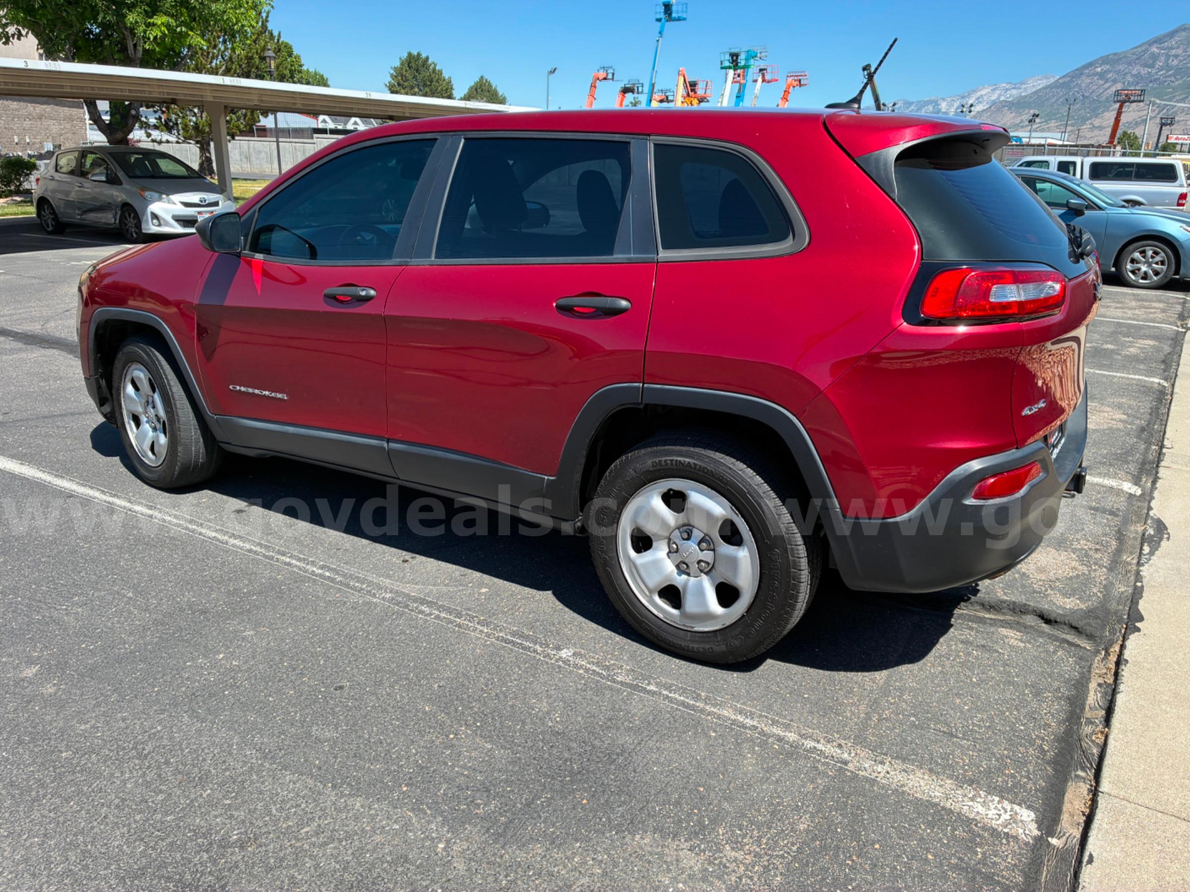 2015 JEEP CHEROKEE RUNS AND DRIVES - SHIPPING AVAILABLE Jeep CHEROKEE Government Surplus Auction - Photo #4