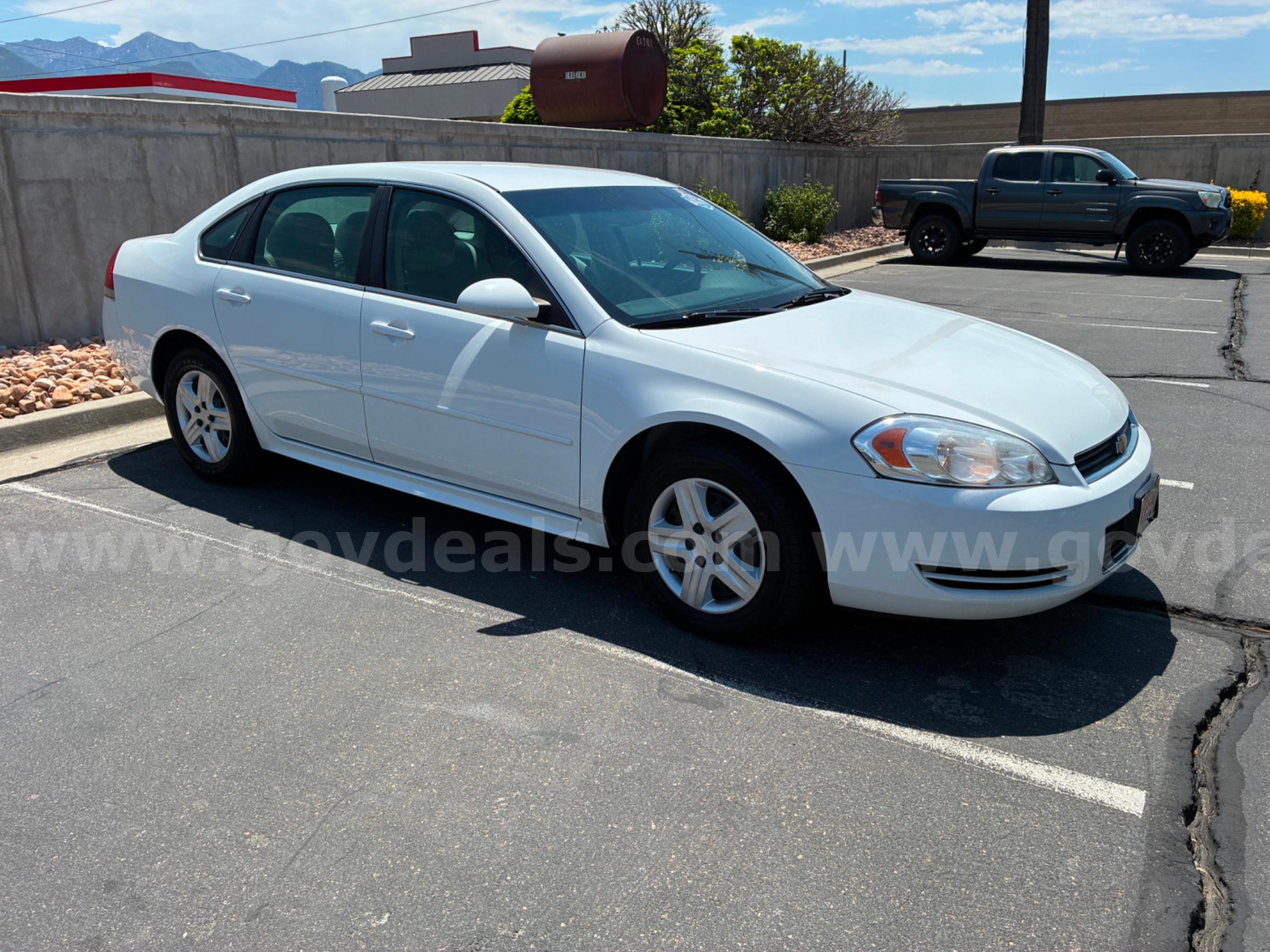2011 CHEVROLET IMPALA RUNS AND DRIVES - SHIPPING AVAILABLE Chevrolet IMPALA Government Surplus Auction - Photo #2