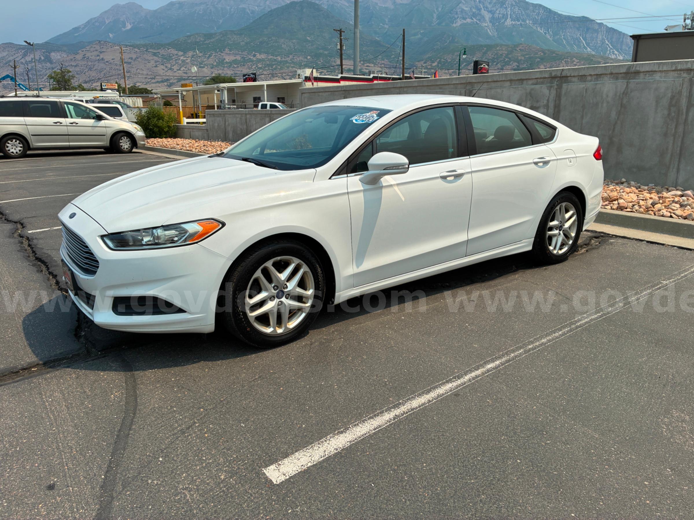 2013 FORD FUSION RUNS AND DRIVES - SHIPPING AVAILABLE