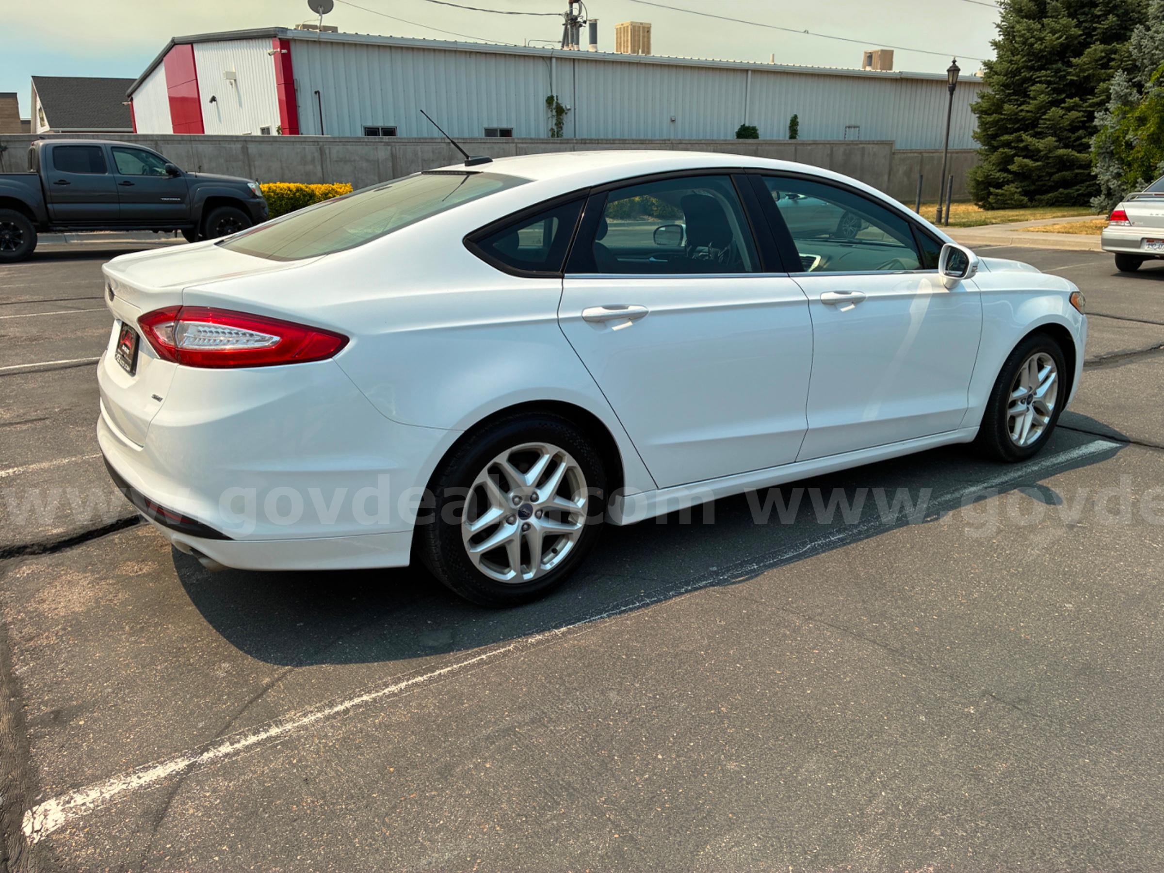 2013 FORD FUSION RUNS AND DRIVES - SHIPPING AVAILABLE Ford FUSION Government Surplus Auction - Photo #3