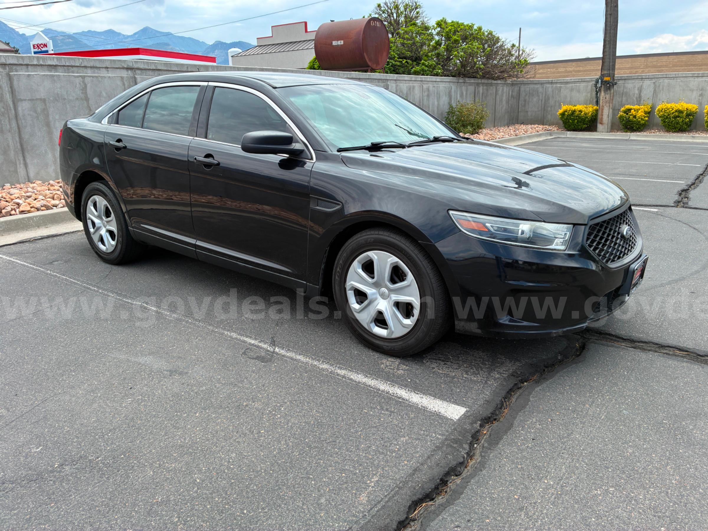 2017 FORD TAURUS RUNS AND DRIVES - SHIPPING AVAILABLE Ford TAURUS Government Surplus Auction - Photo #2