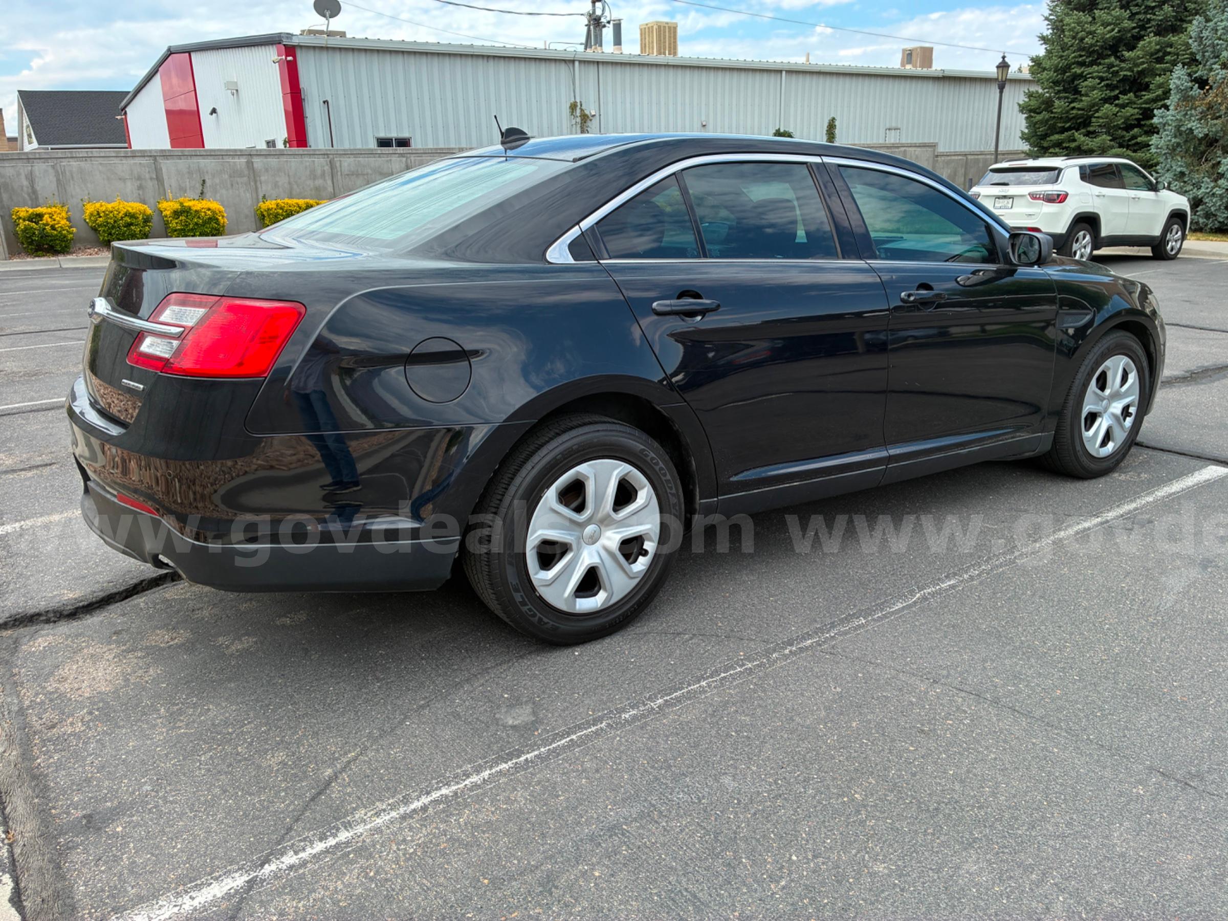 2017 FORD TAURUS RUNS AND DRIVES - SHIPPING AVAILABLE Ford TAURUS Government Surplus Auction - Photo #3
