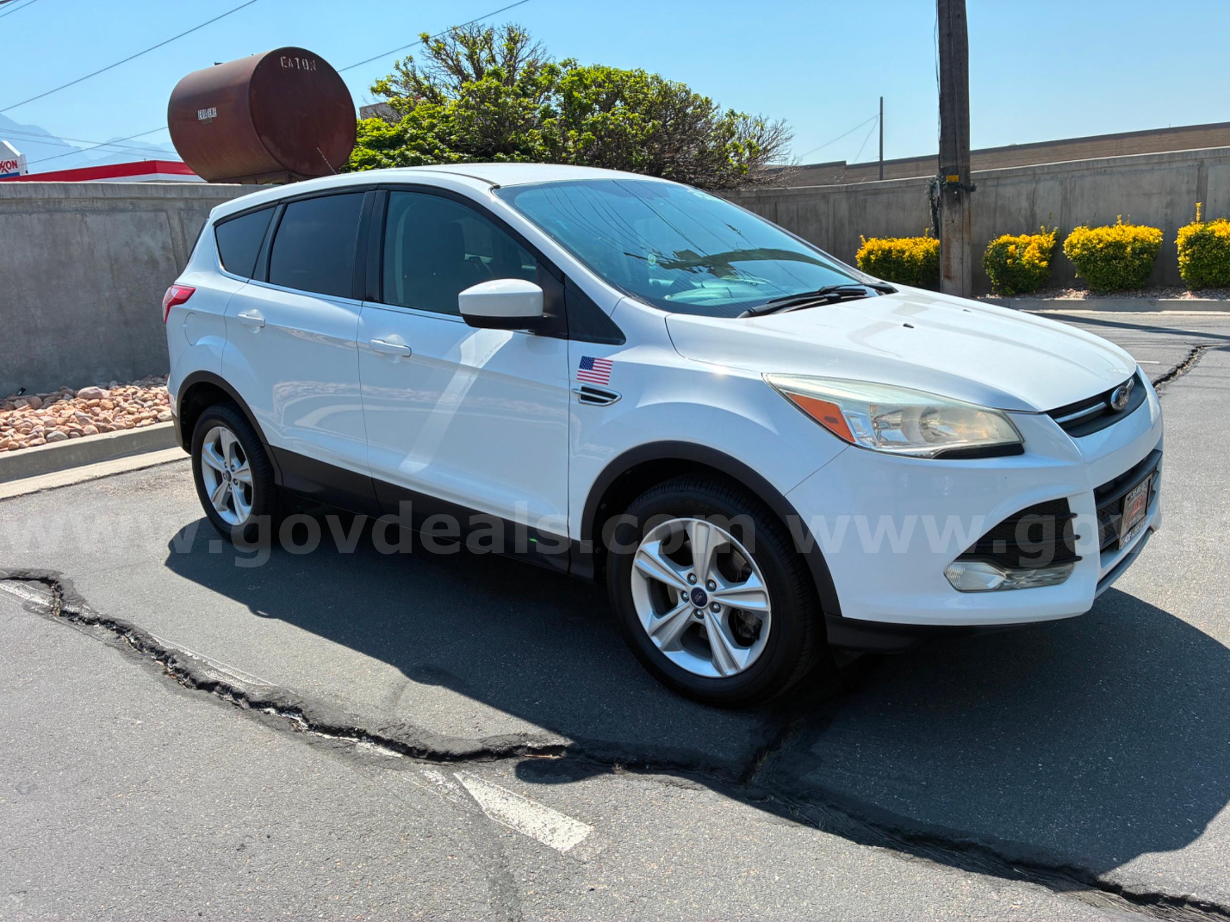2013 FORD ESCAPE RUNS AND DRIVES - SHIPPING AVAILABLE Ford ESCAPE Government Surplus Auction - Photo #2