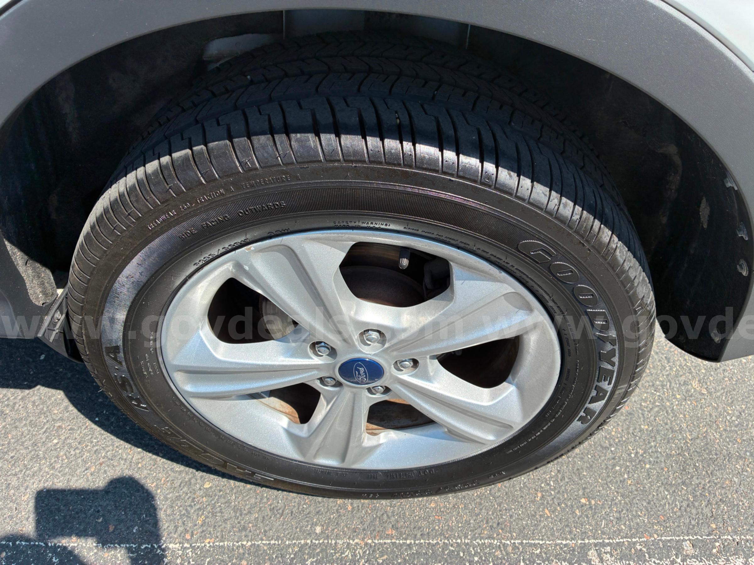2013 FORD ESCAPE RUNS AND DRIVES - SHIPPING AVAILABLE Ford ESCAPE Government Surplus Auction - Photo #6
